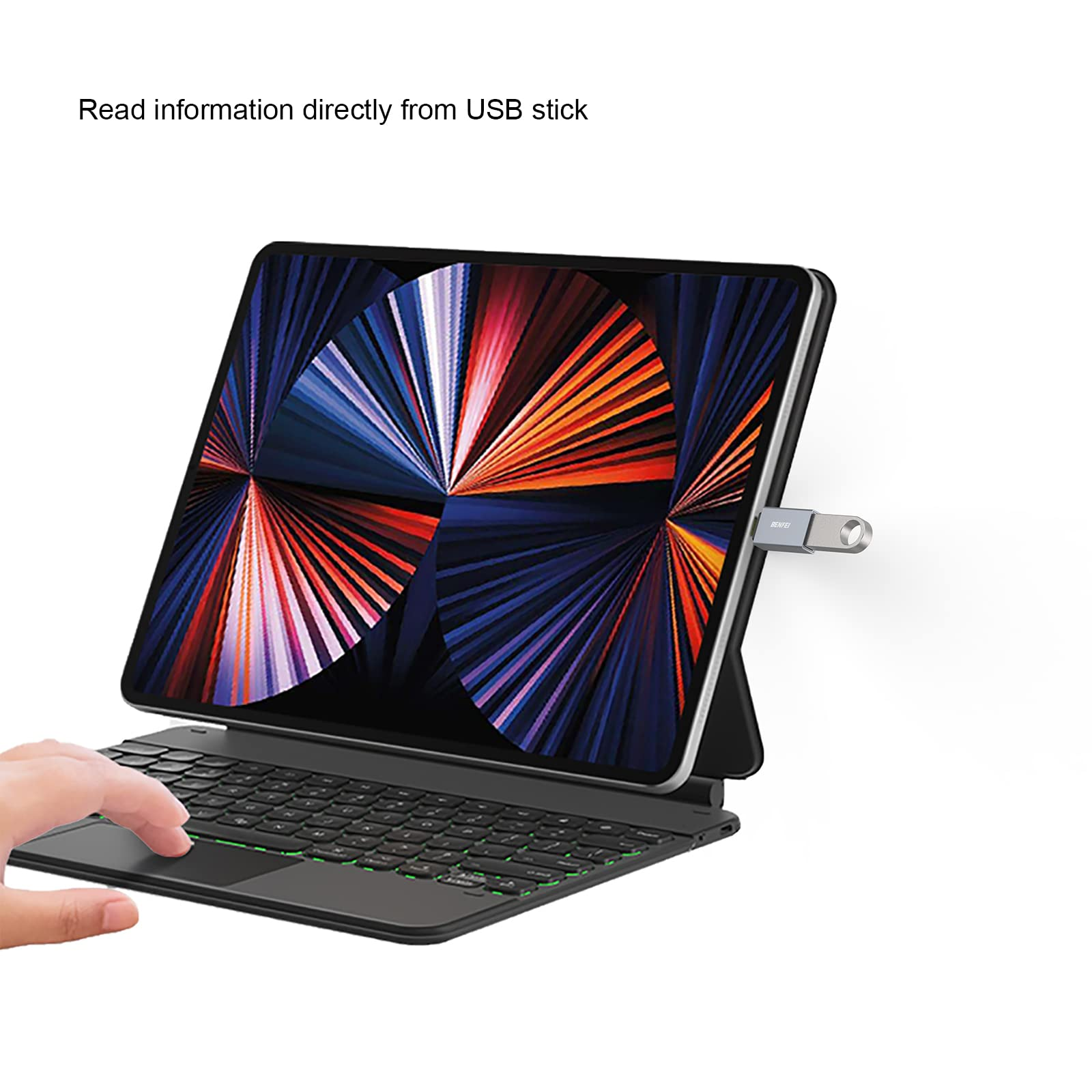 Ein Tablet mit Tastatur ist mit einem USB-Stick verbunden, der Bildschirm zeigt ein farbenfrohes Bild.