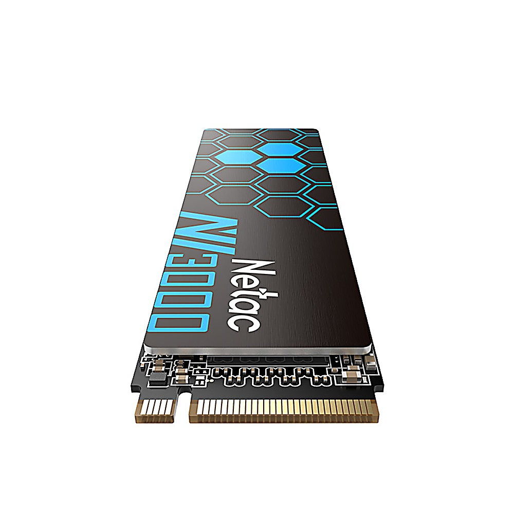 Un SSD Netac NV3000 nero e blu, con un connettore dorato e sfondo bianco.