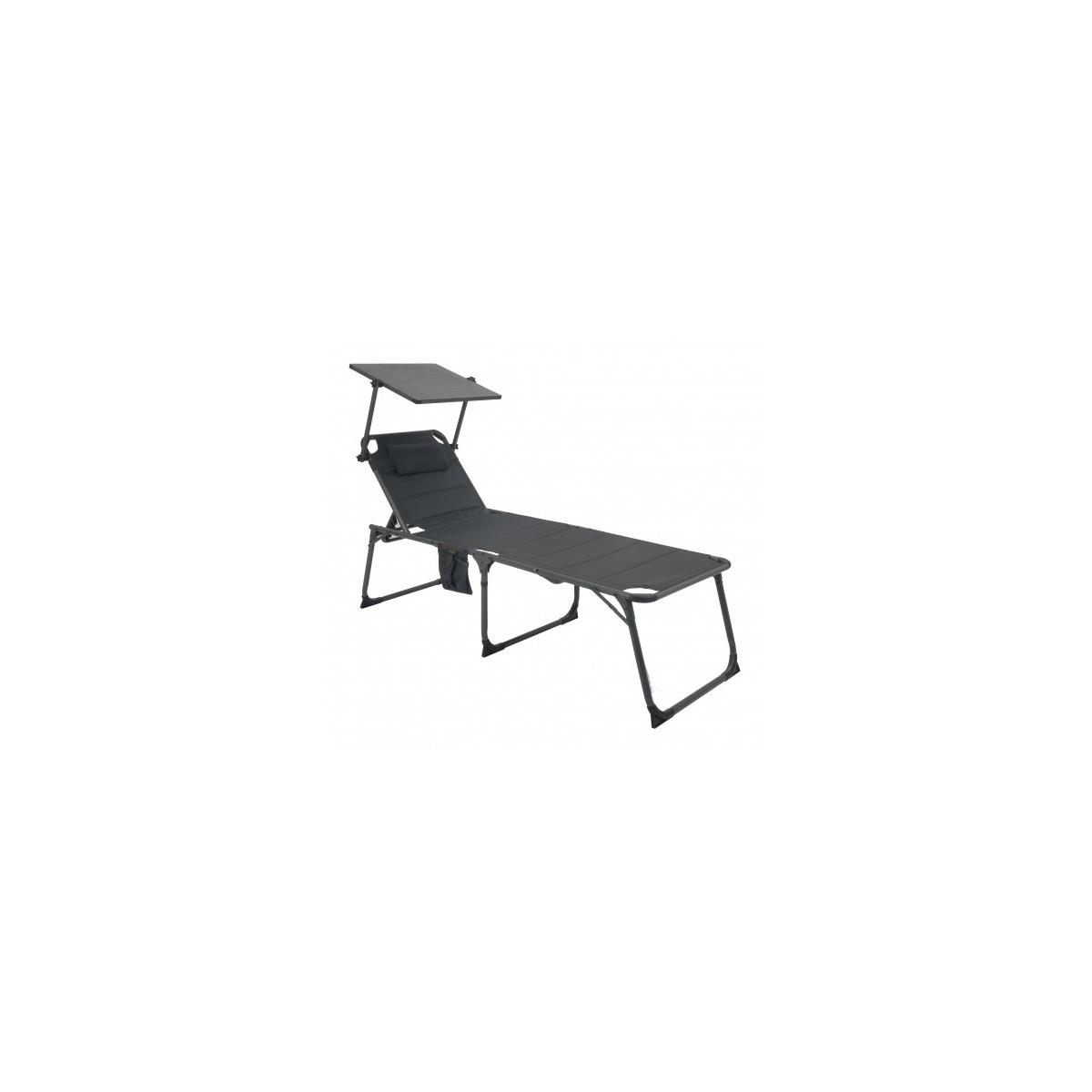 Schwarze Outdoor-Liege mit Sonnenschutz und Beistelltisch, vor weißem Hintergrund.