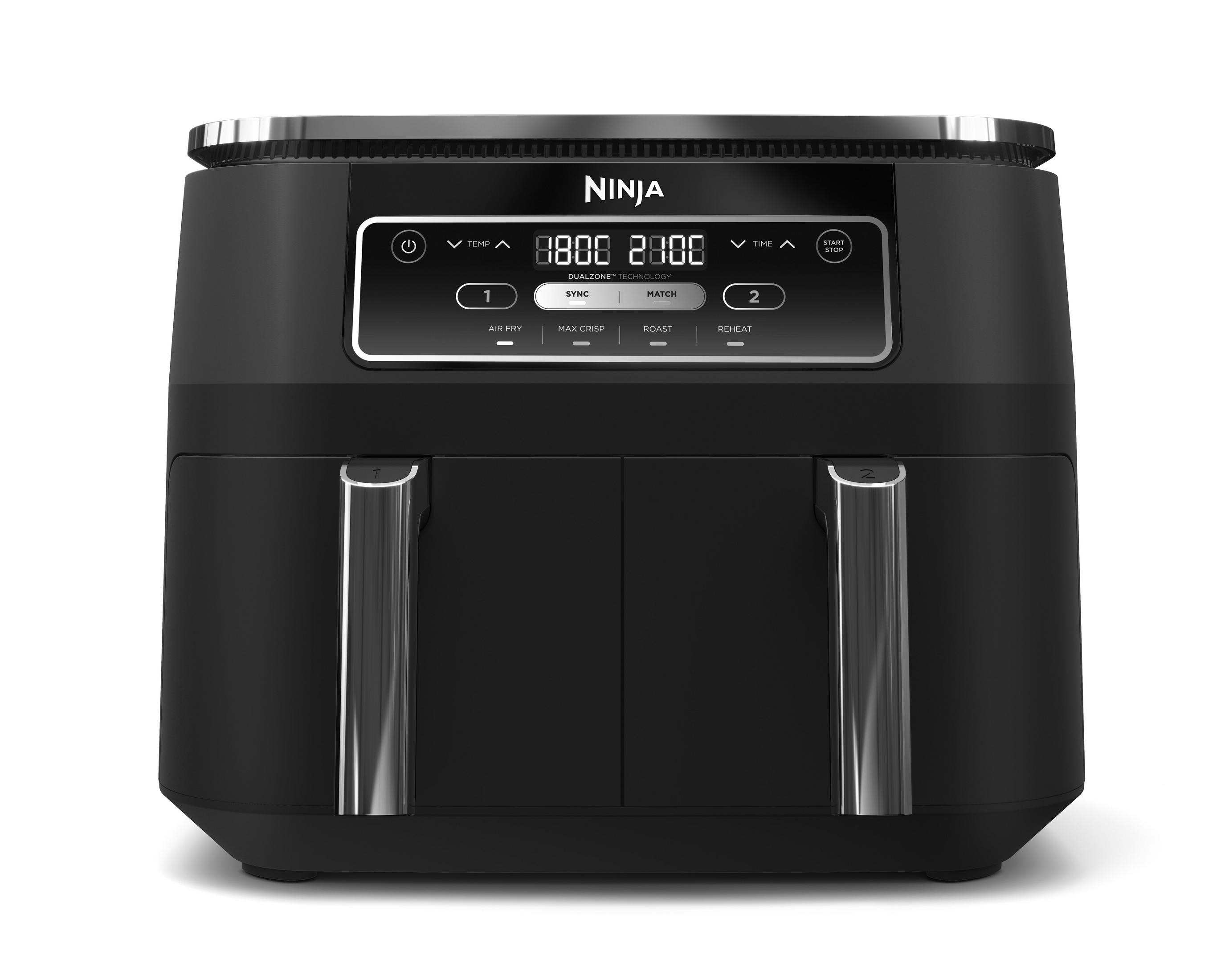 Frytkownica beztłuszczowa Ninja. Ma dwie komory, z cyfrowym wyświetlaczem na górze.
