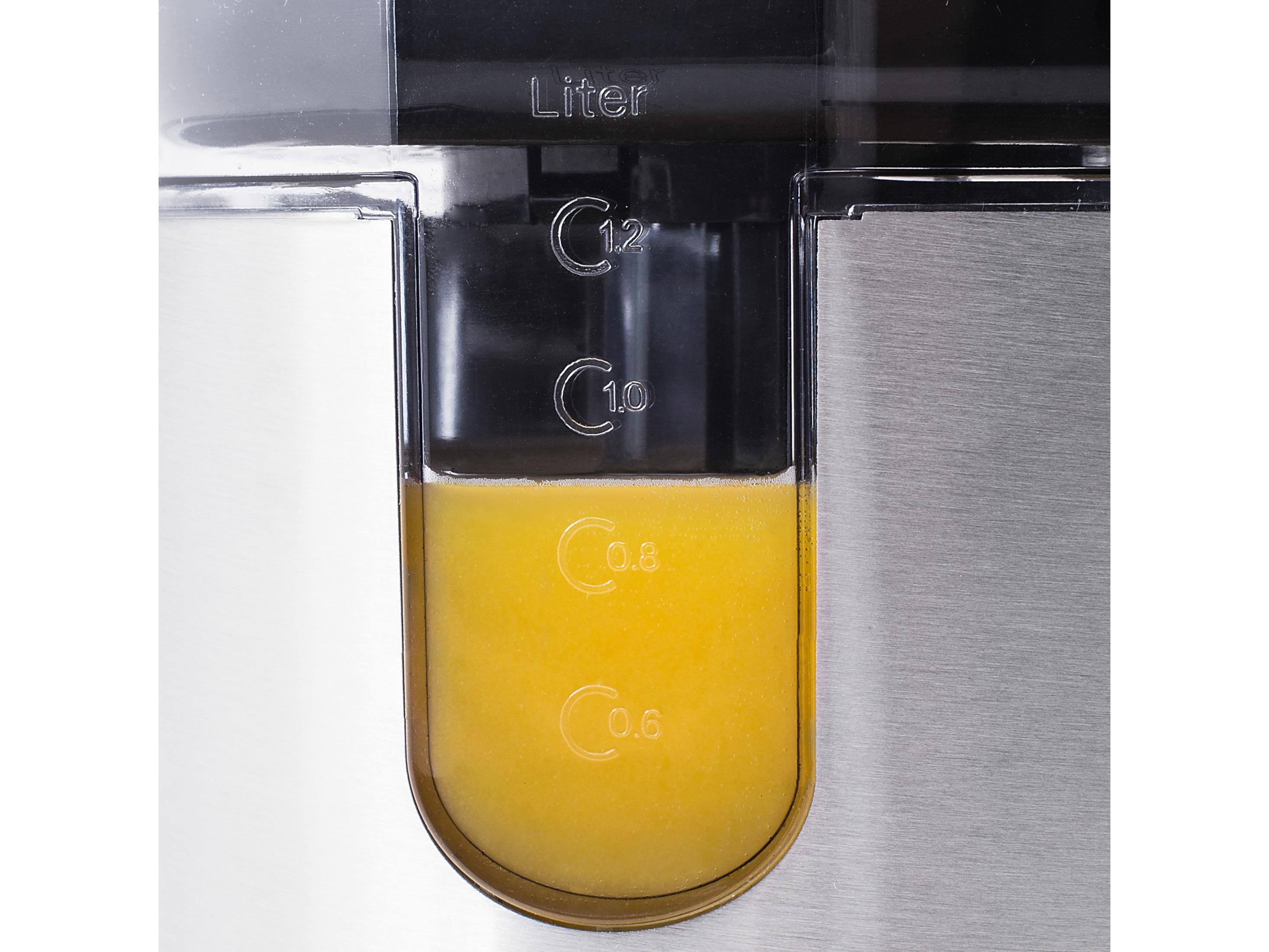 Nahaufnahme des Saftstands in einem transparenten Behälter, ca. 0,8L.