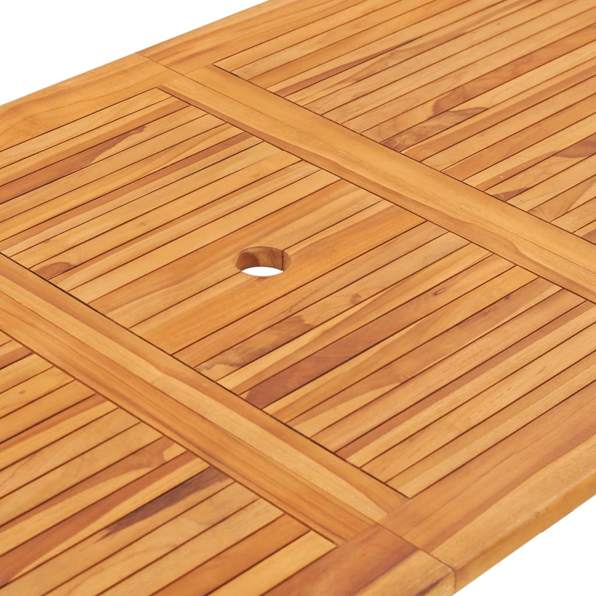 Nahaufnahme einer Tischplatte aus Holz. Der Tisch ist aus Holz und hat ein Loch.