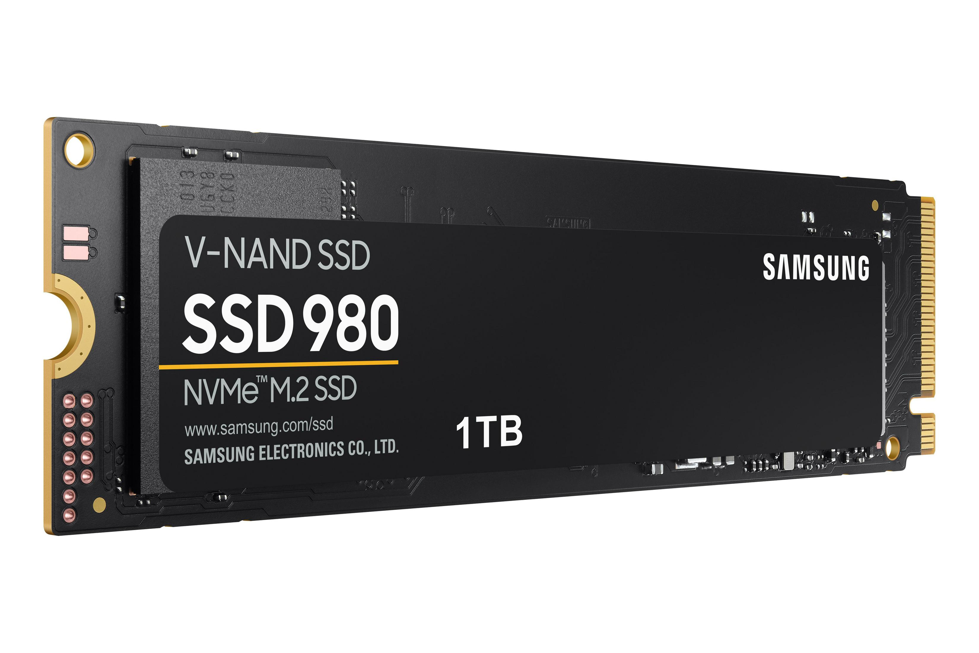Czarny dysk SSD Samsung 980 1TB. Etykieta pokazuje SSD 980, NVMe M.2 SSD i Samsung.