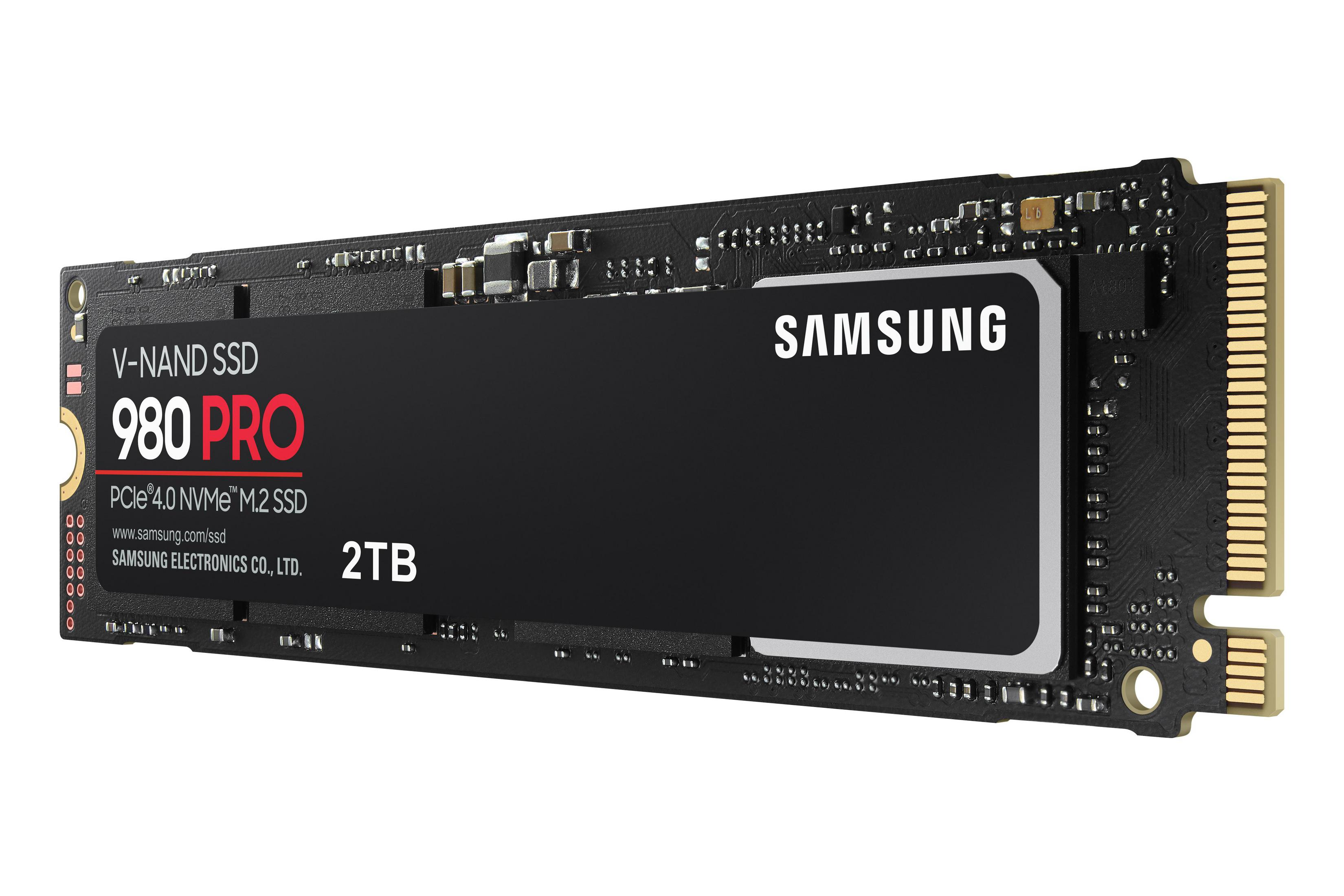 Czarny dysk SSD z białym tekstem SAMSUNG i etykietą V-NAND PRO.