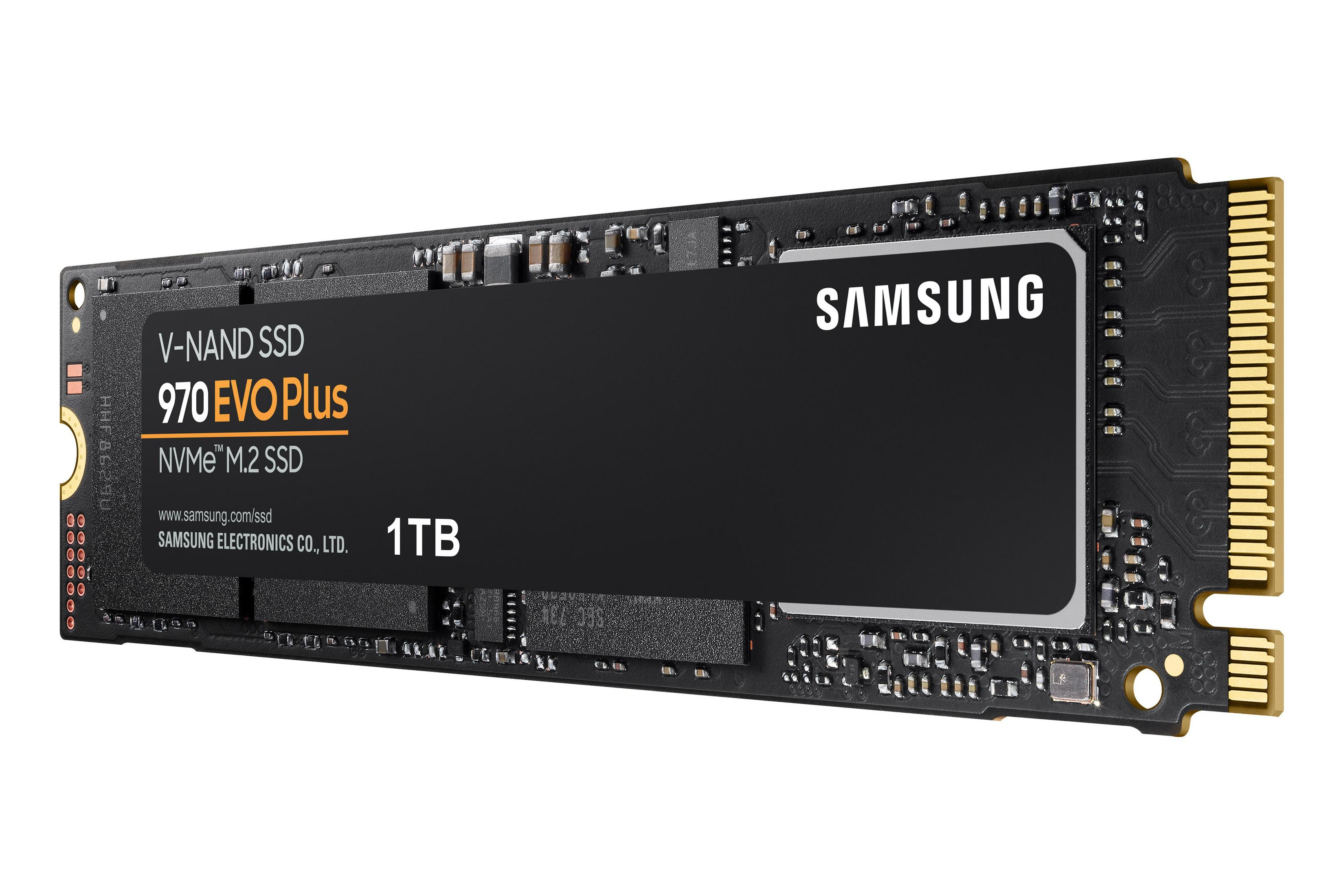 Schwarze Samsung 970 EVO Plus SSD auf Weiß. Der Text '1TB' und 'SAMSUNG' sind sichtbar.