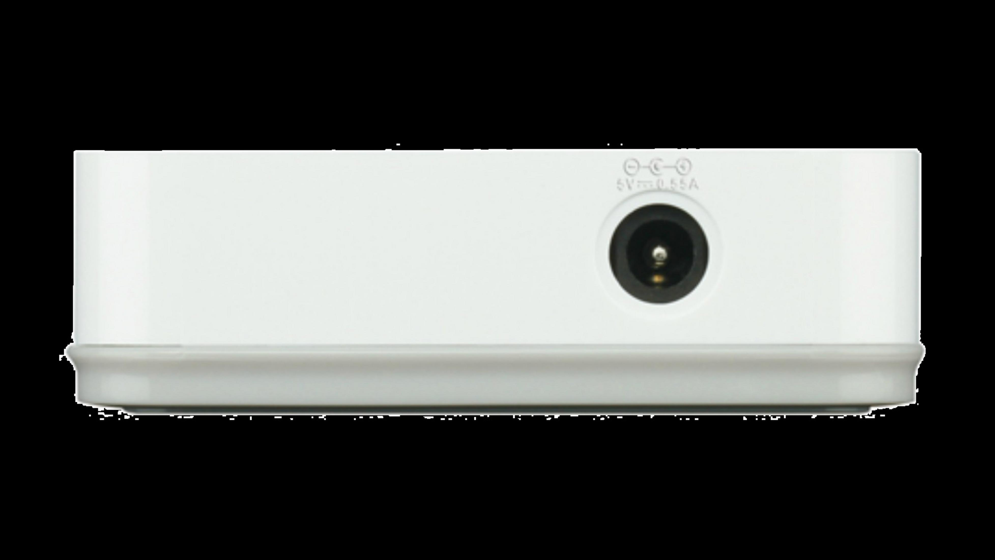 Weißes D-Link-Netzwerkgerät mit Stromeingang, zeigt die Rückseite mit Strom- und Datenanschlüssen.