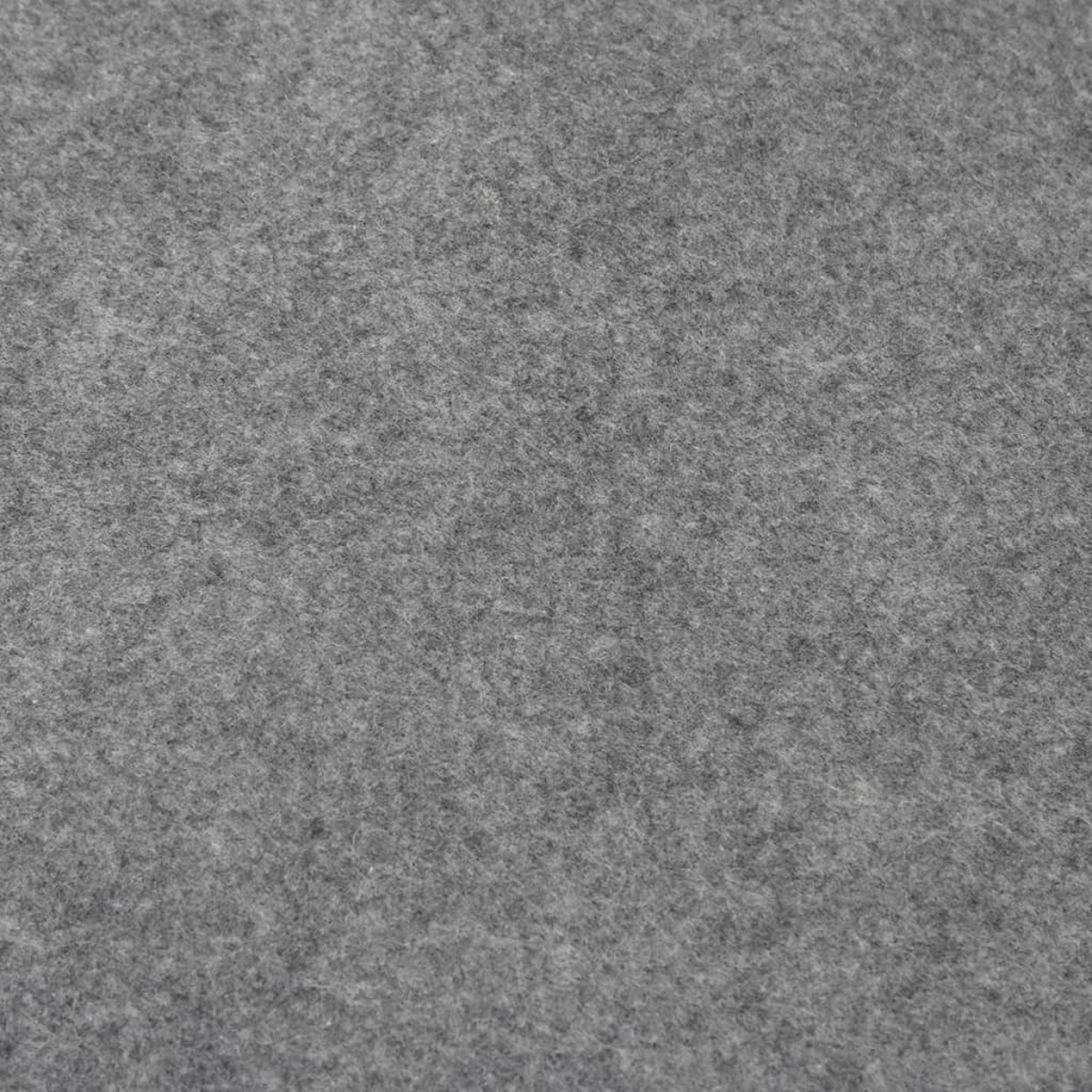 Nahaufnahme von grauem Filzstoff, zeigt Textur und Oberflächendetails.