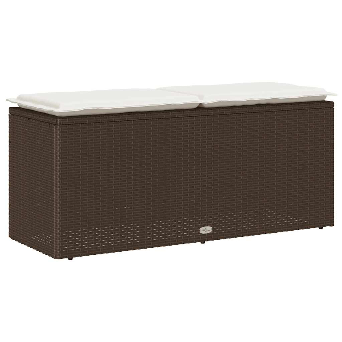 Panca contenitore lunga in rattan marrone con due cuscini bianchi sopra.