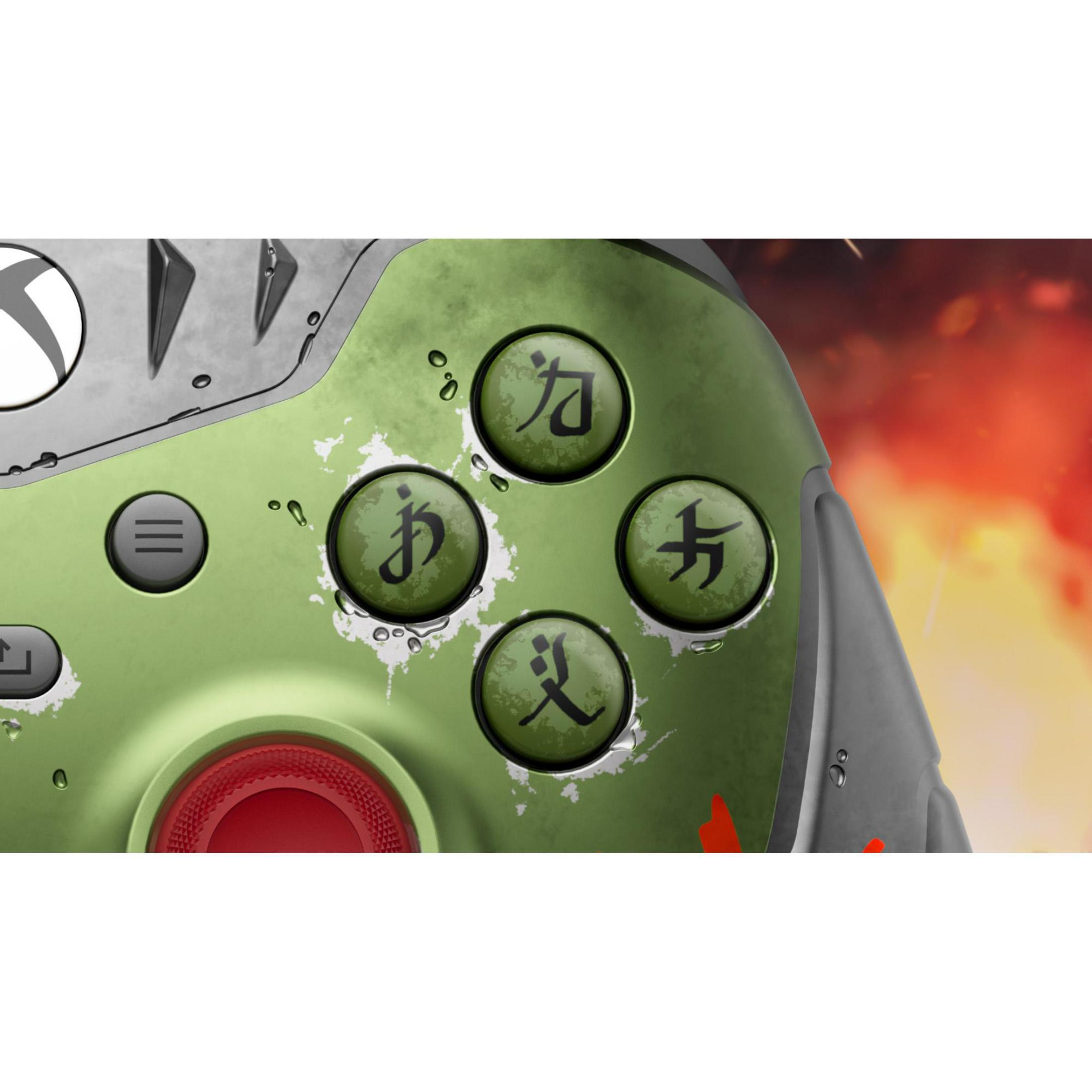 Zielony kontroler Xbox z japońskimi znakami na przyciskach, czerwony środkowy przycisk.