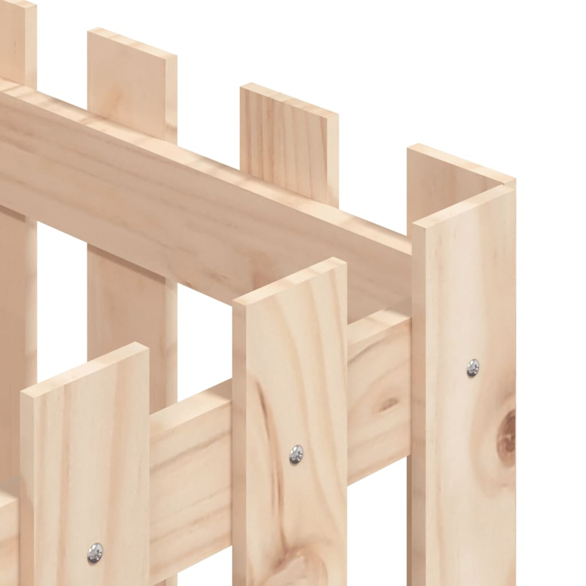 Nahaufnahme einer Holzkonstruktion. Sie hat vertikale und horizontale Holzbalken.