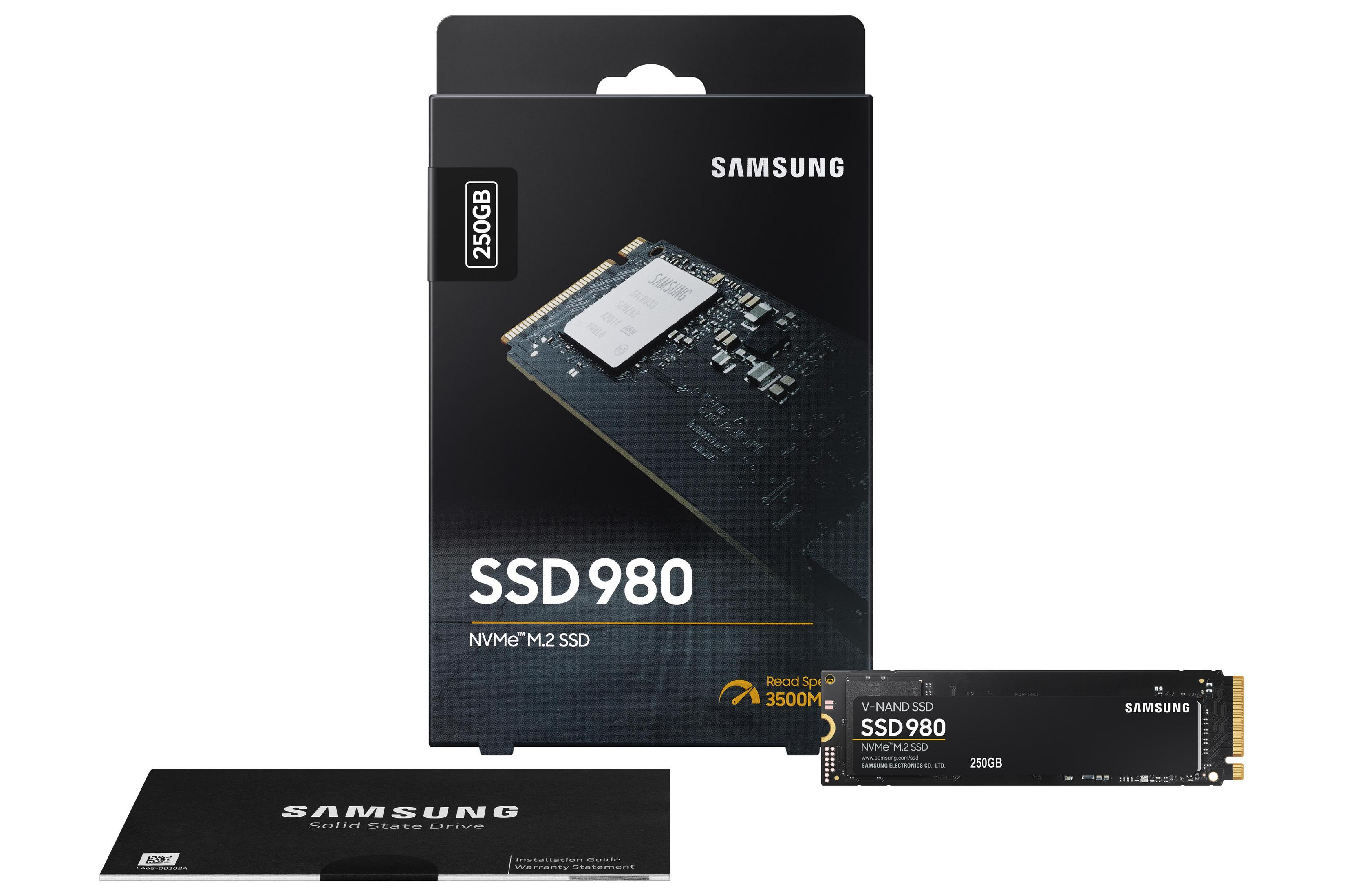 Pudełko Samsung SSD 980, z dyskiem SSD w środku i drugim z boku. Białe tło.