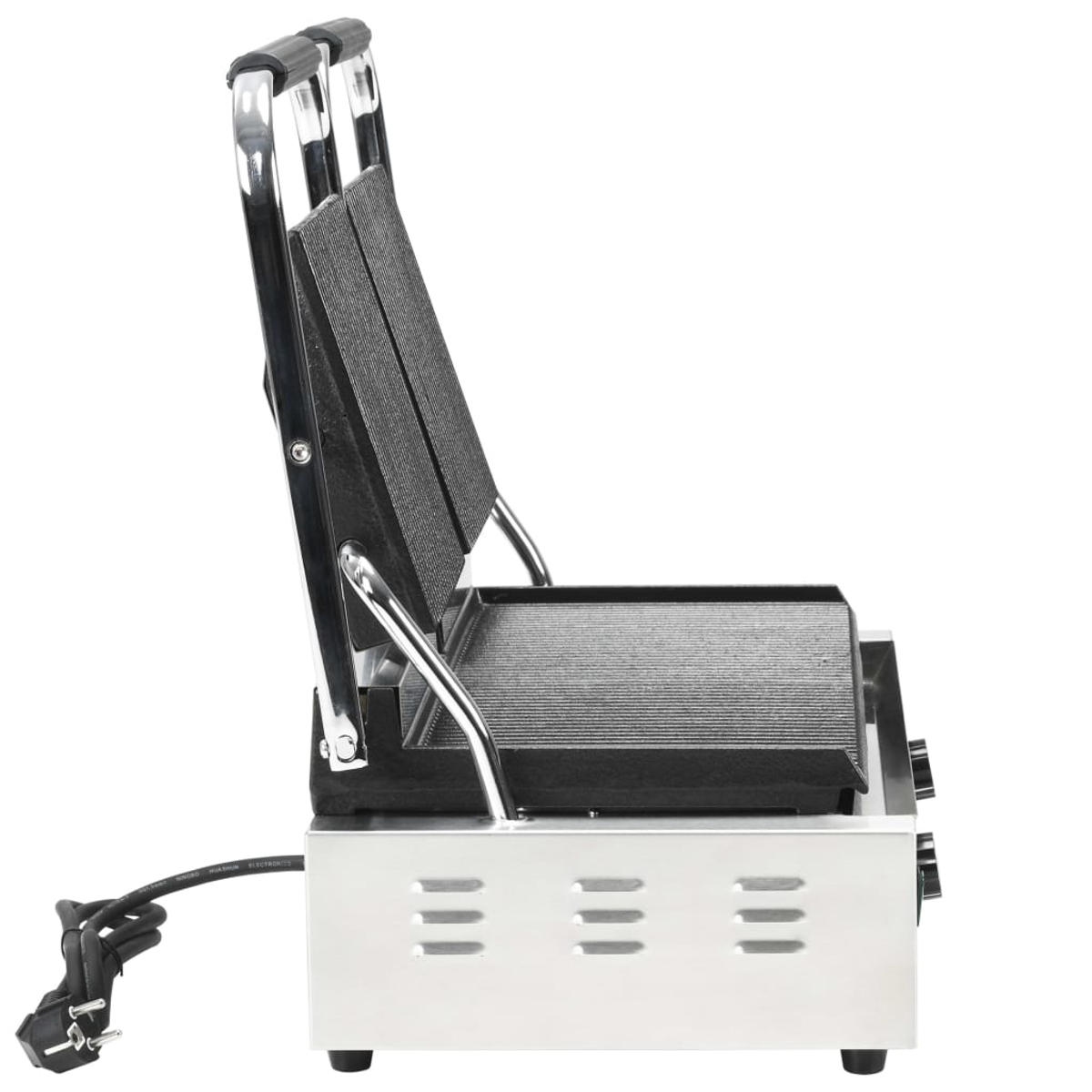 Eine silberne Panini-Presse mit schwarzen Grillplatten ist geöffnet. Der Griff ist schwarz.