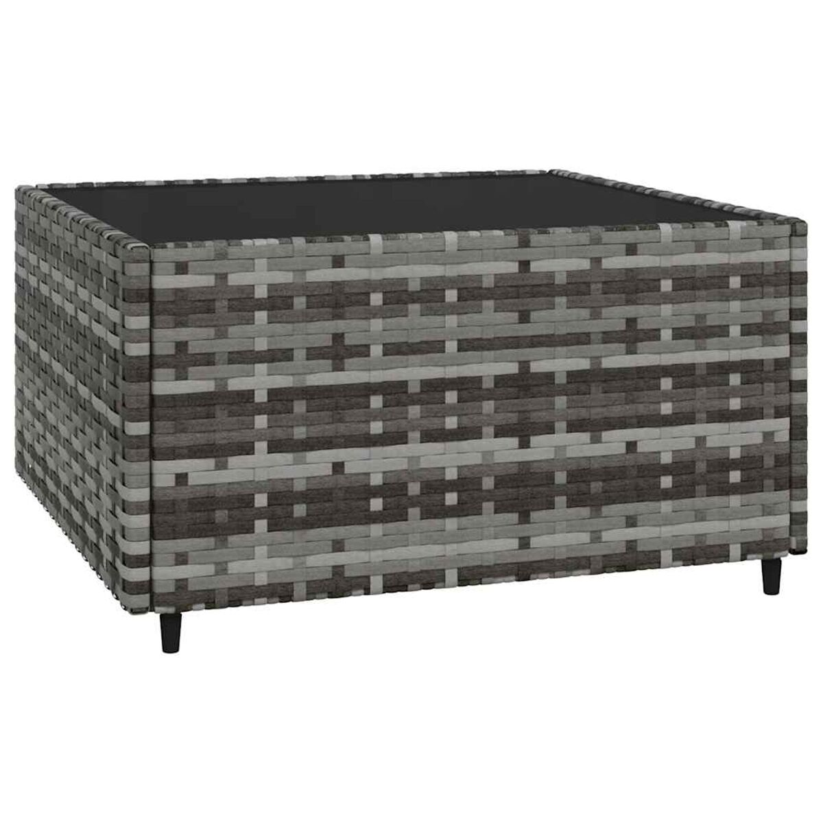 Ein quadratischer Outdoor-Couchtisch aus grauem, gewebtem Material. Er hat eine schwarze Glasplatte und schwarze Beine.