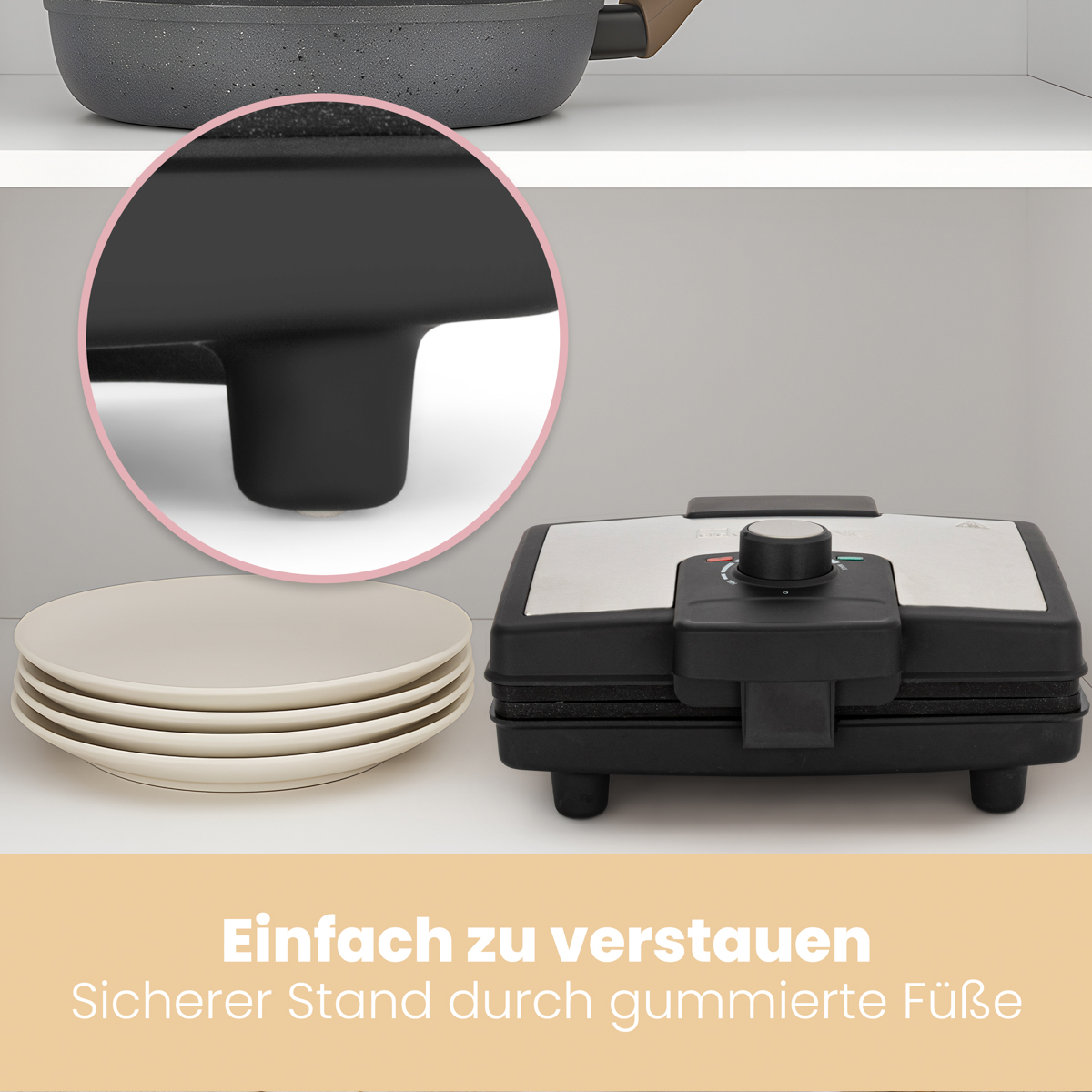 Gofr i talerze na półce, zbliżenie na nóżki gofrownicy. Tekst znajduje się poniżej.