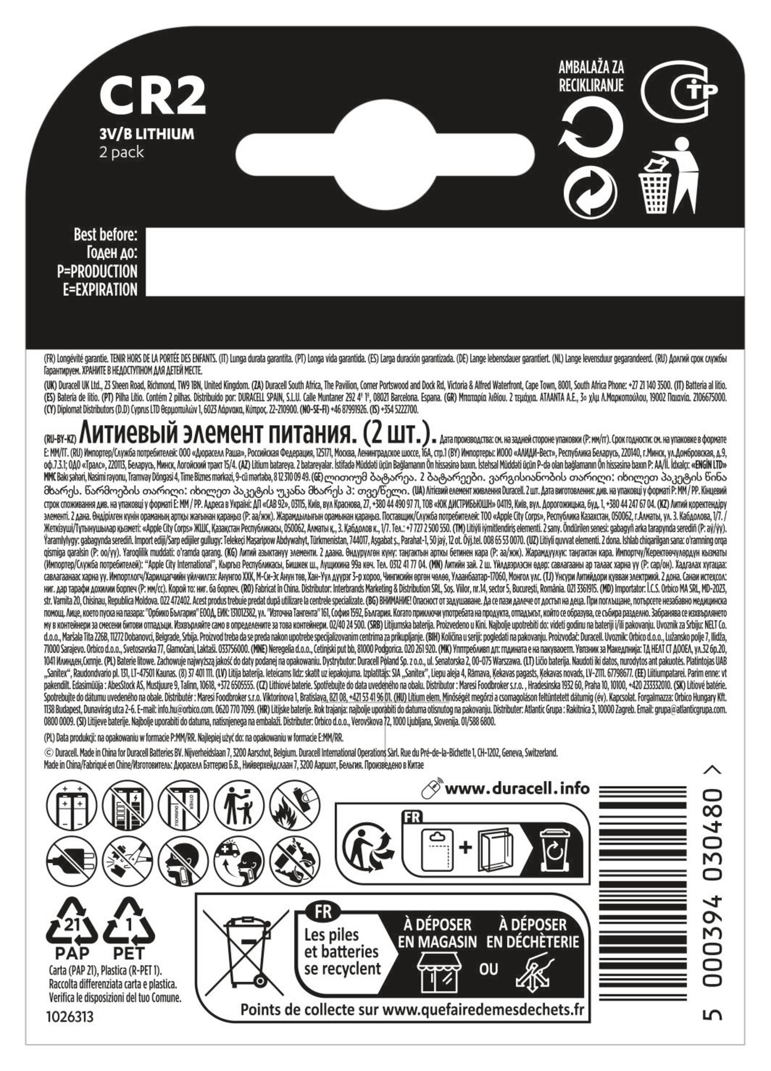 Parte trasera del embalaje de la batería Duracell. Contiene texto, símbolos de reciclaje y mascota de conejo.