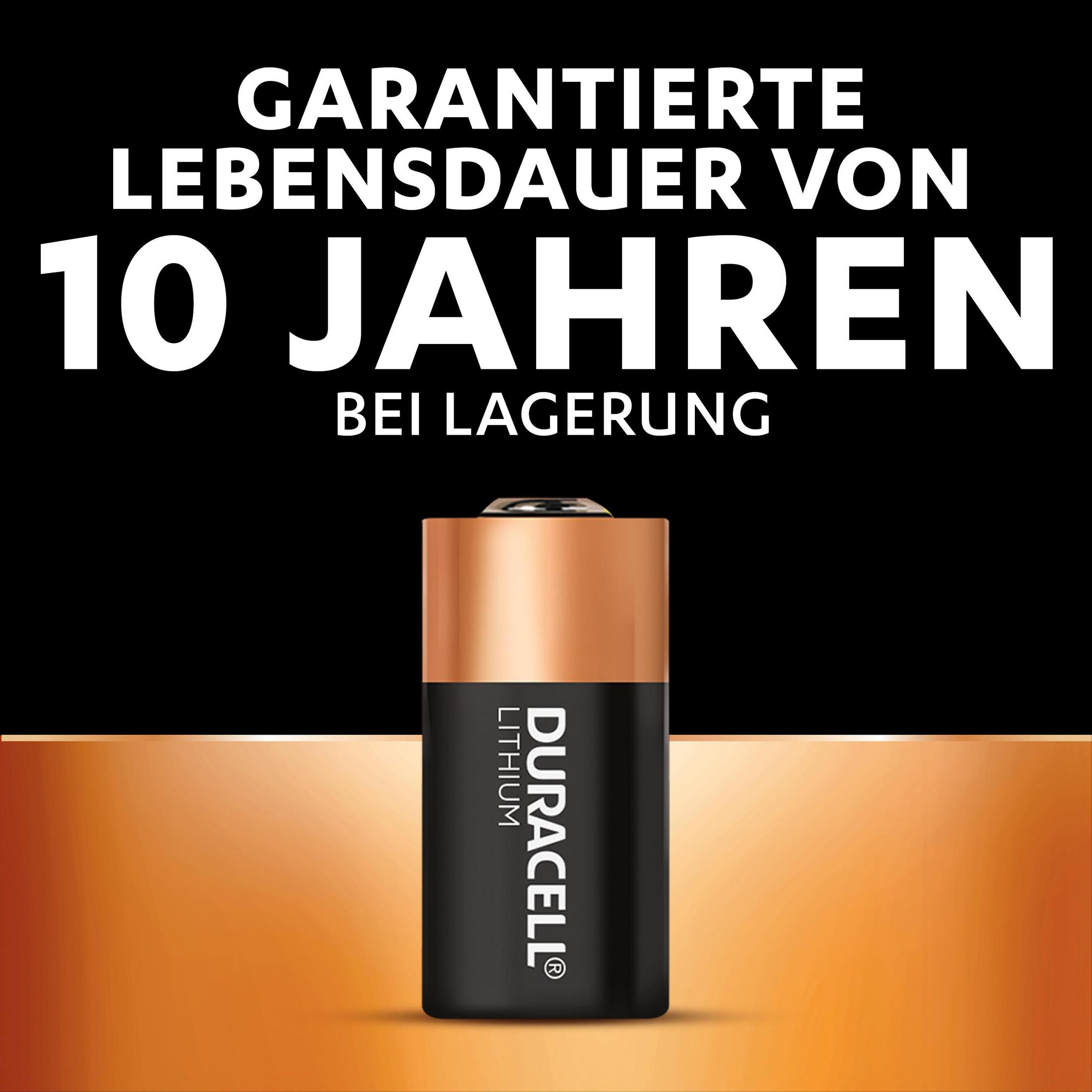 Pile Duracell Lithium. Une seule pile noire et cuivrée. Texte blanc sur fond noir et or.