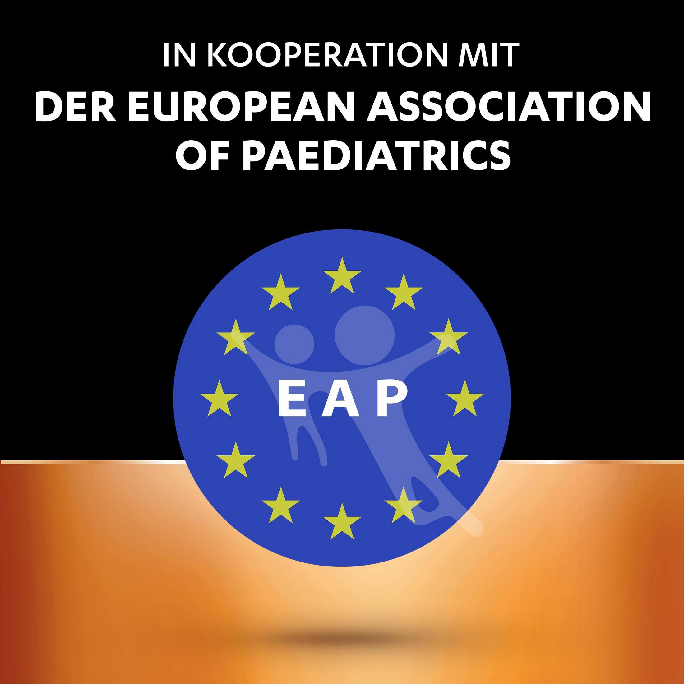 Logo z gwiazdami i tekstem: 'IN KOOPERATION MIT DER EUROPEAN ASSOCIATION OF PAEDIATRICS'.