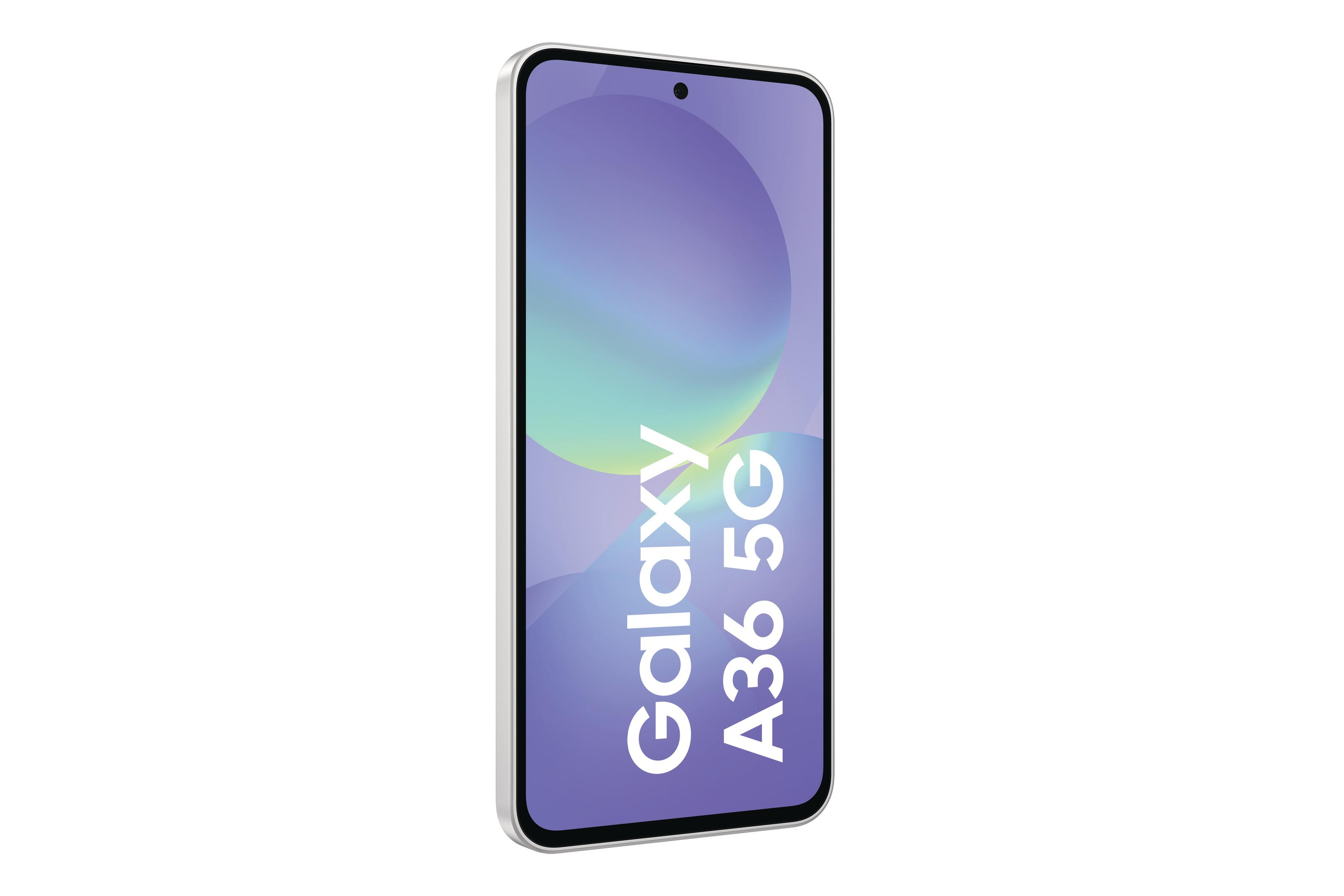 Srebrny telefon Galaxy A36 5G, pod kątem, ekran pokazujący fioletowy wzór i nazwę telefonu.
