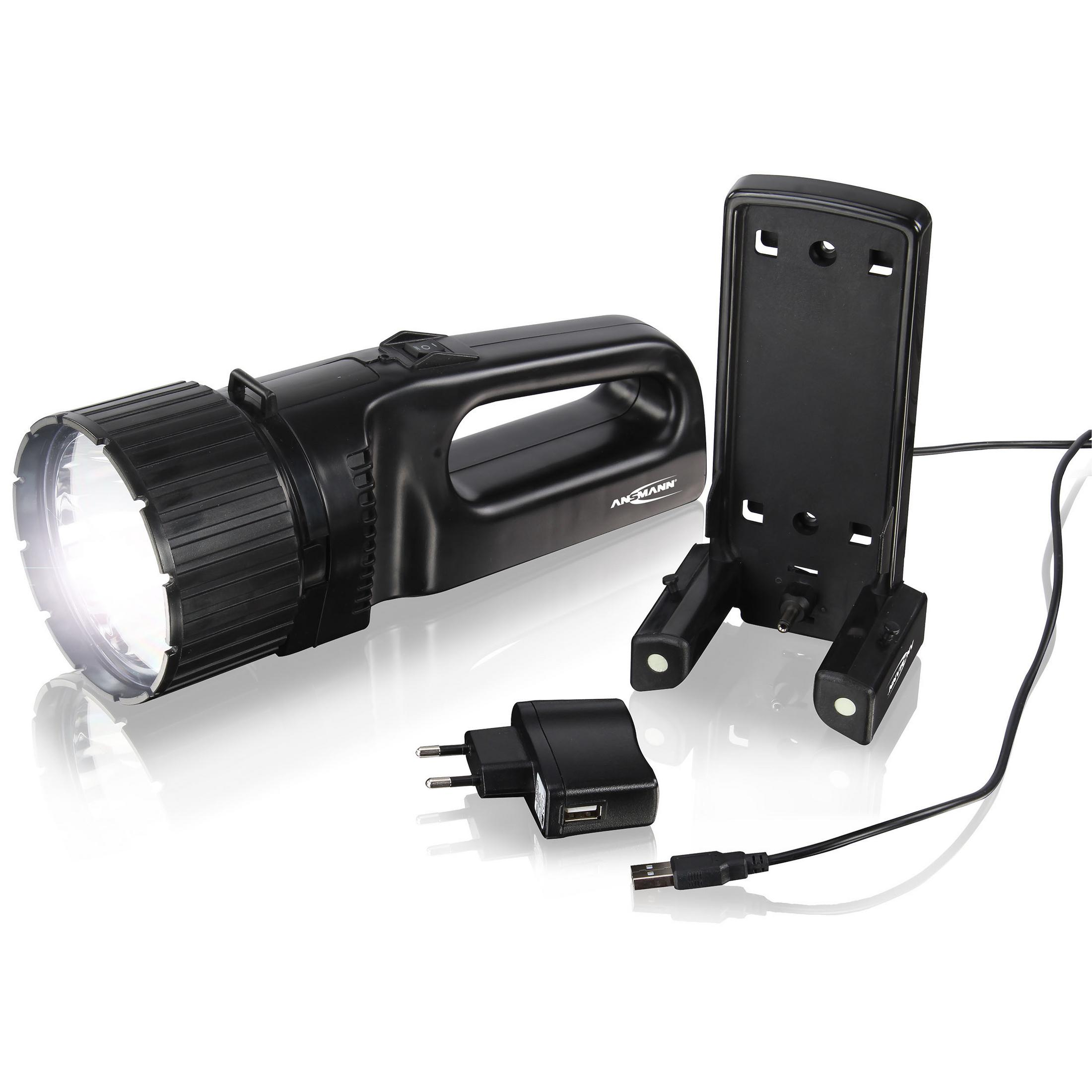 Schwarze Taschenlampe mit Ladestation und Adapter auf weißer Oberfläche.
