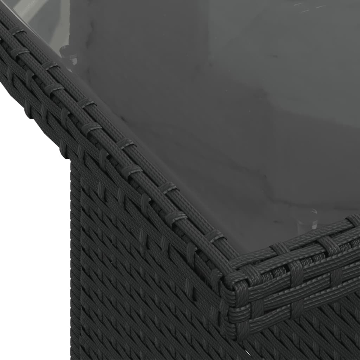Nahaufnahme eines schwarzen Tisches mit klarer Glasplatte. Die Textur ist sichtbar.