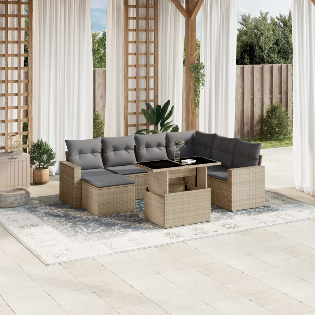 Geflochtenes Outdoor-Sofaset mit grauen Kissen und einem Tisch mit Hubfunktion auf einer Terrasse.