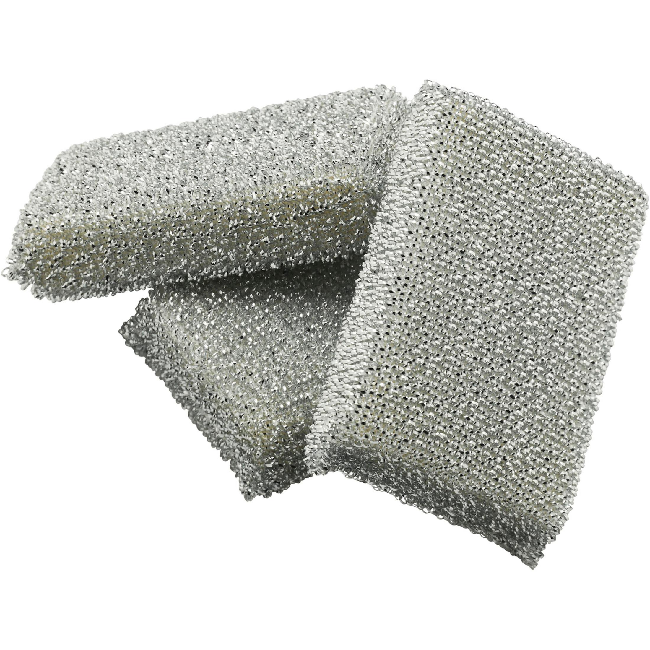 Drei silberfarbene Küchenschwämme aus Metallgeflecht.