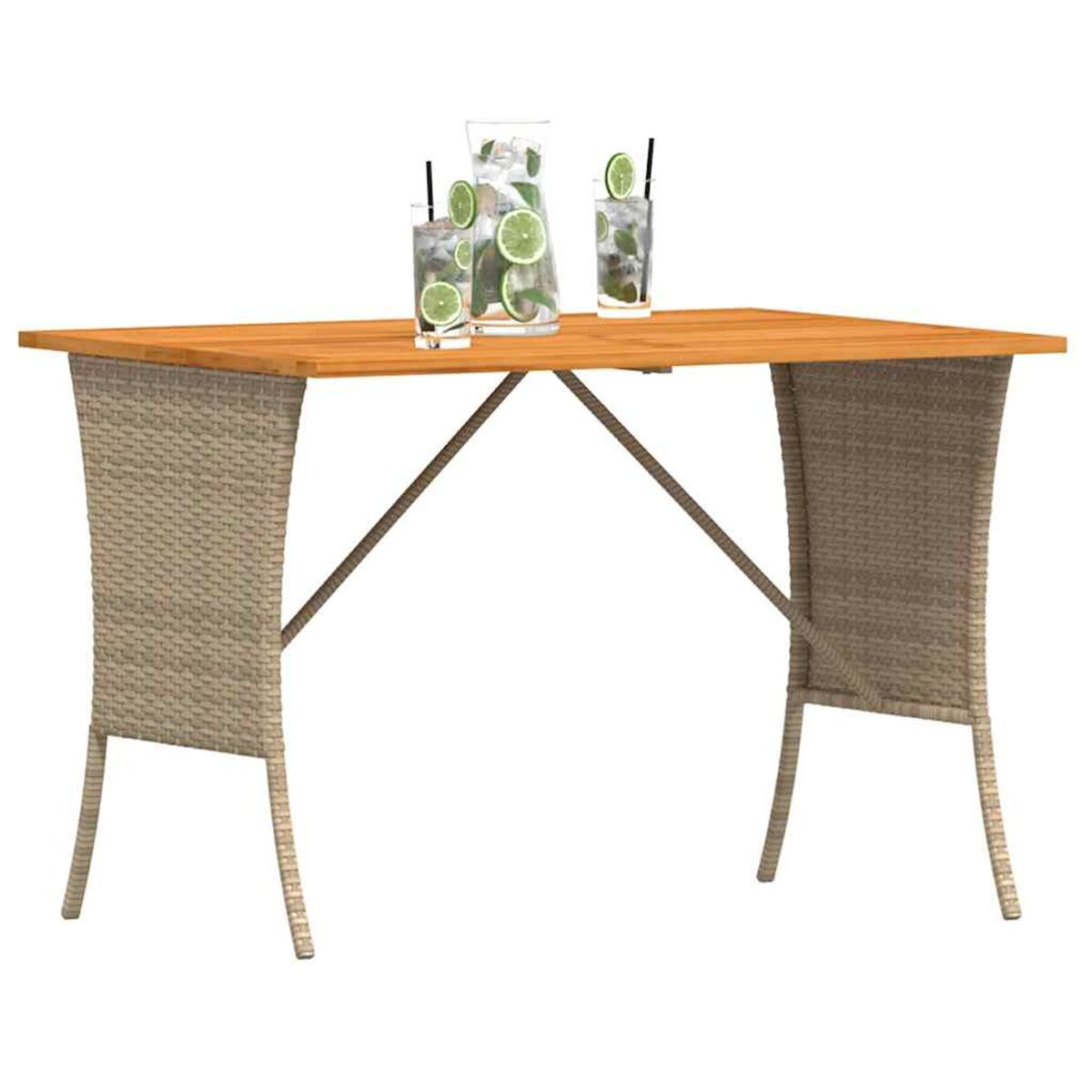 Tavolo da pranzo all'aperto: piano in legno, base in vimini, due sedie in vimini e bevande con frutta.