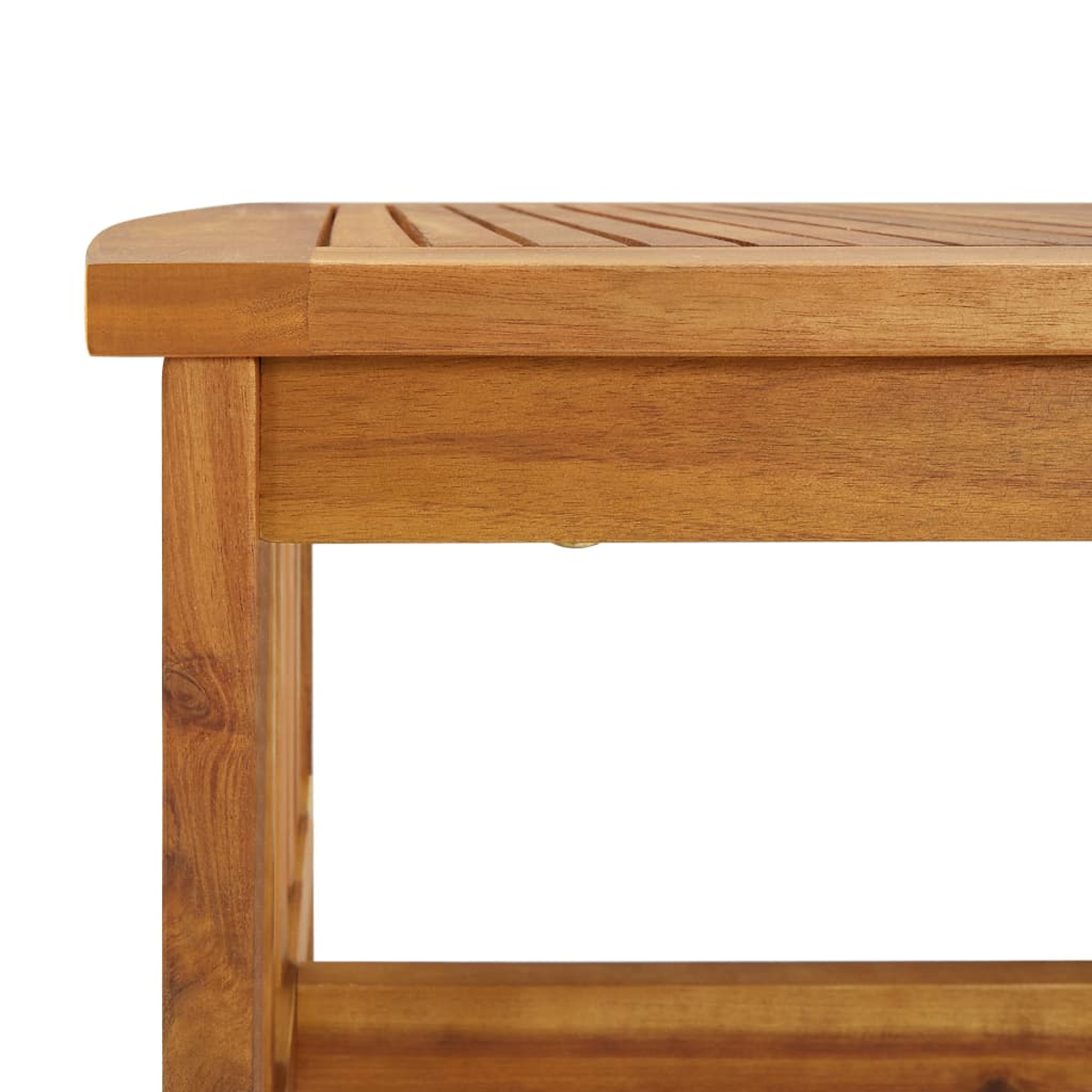 Nahaufnahme einer hölzernen Tischkante. Braunes Holz mit sauberem Finish.