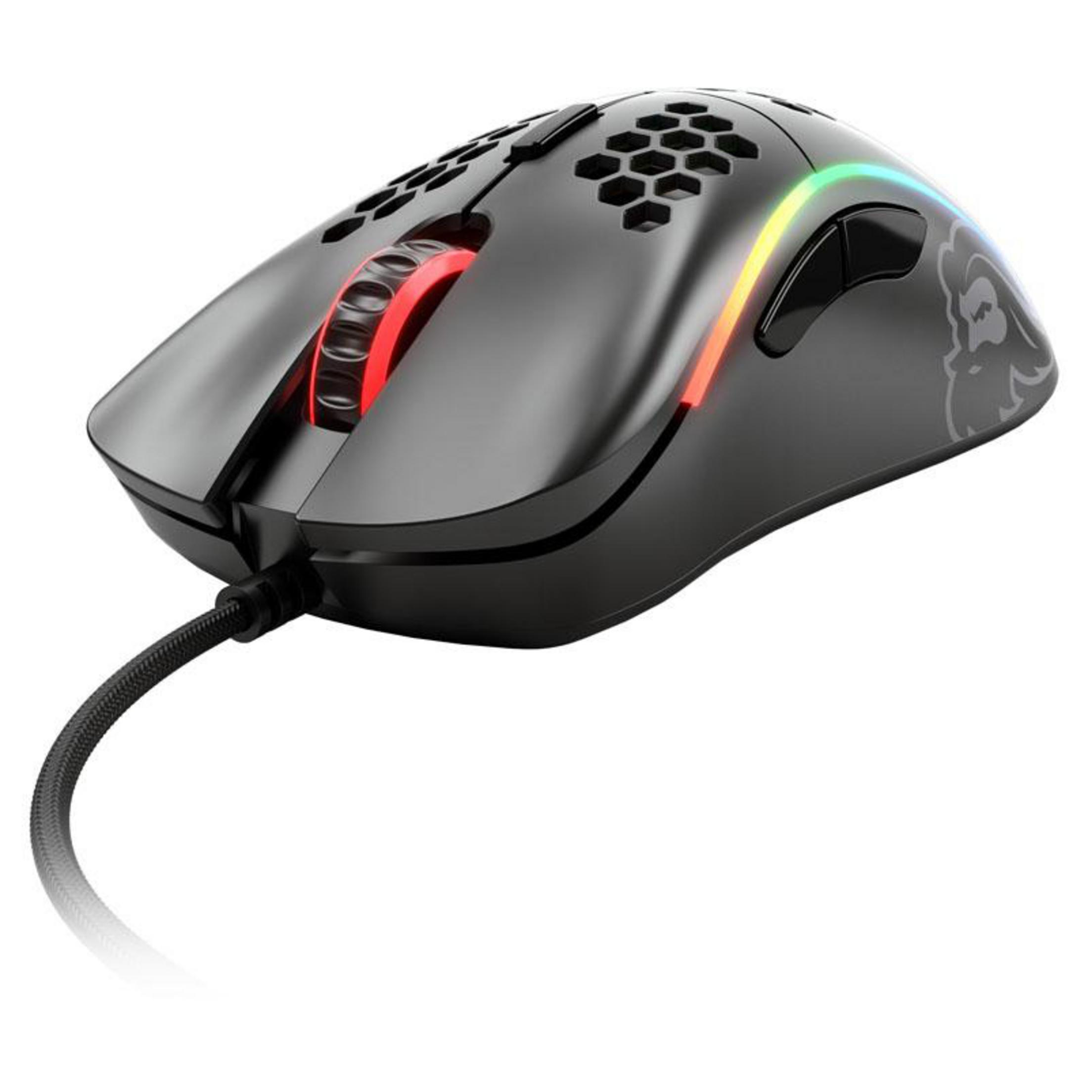 Zwarte gamingmuis met honingraatdesign en RGB-verlichting. Toont een kabel en meerdere knoppen.