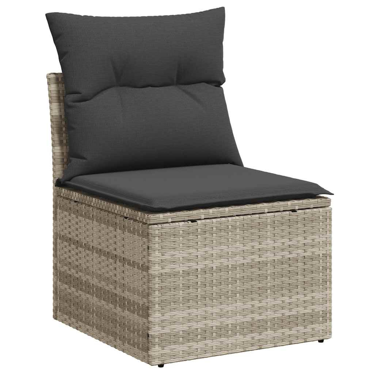 Sedia in rattan con cuscino e schienale grigi. La sedia è su sfondo bianco.