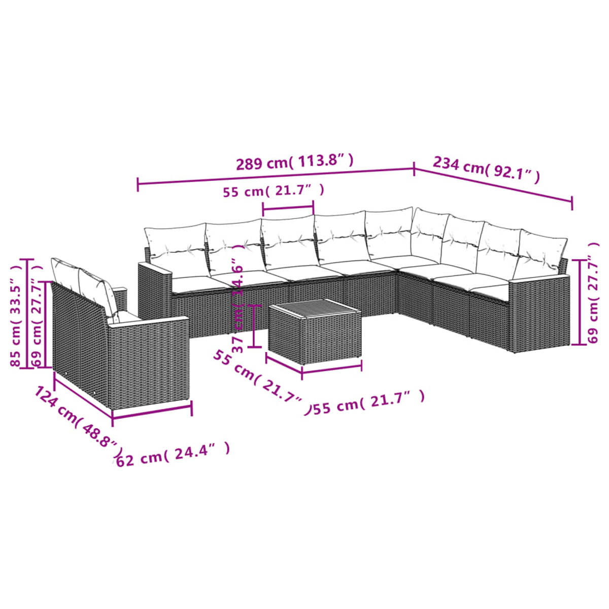 Ein großes Rattan-Sofaset mit beschrifteten Abmessungen. Es umfasst eine Ottomane und einen Couchtisch.