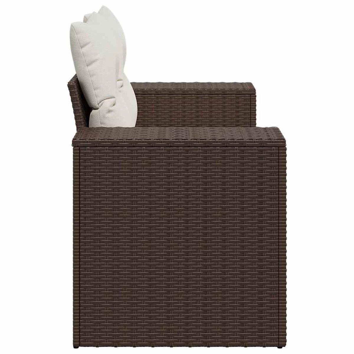 Vista laterale di un divano singolo in rattan marrone con un cuscino bianco.