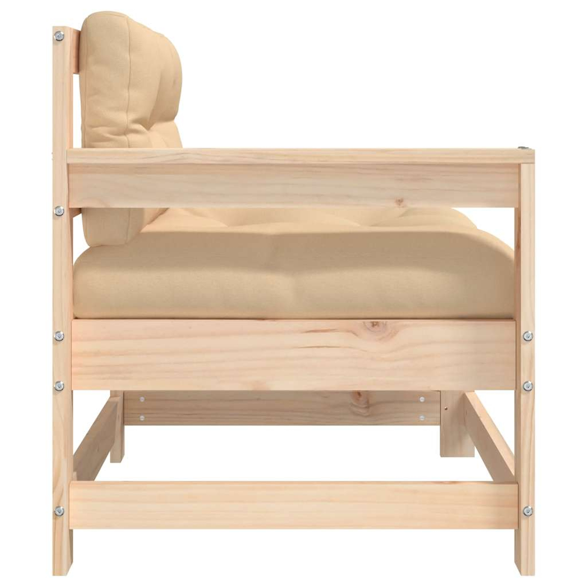 Seitenansicht eines Holzstuhls mit beigem Kissen. Helle Holzfarbe. Metallelemente sichtbar.