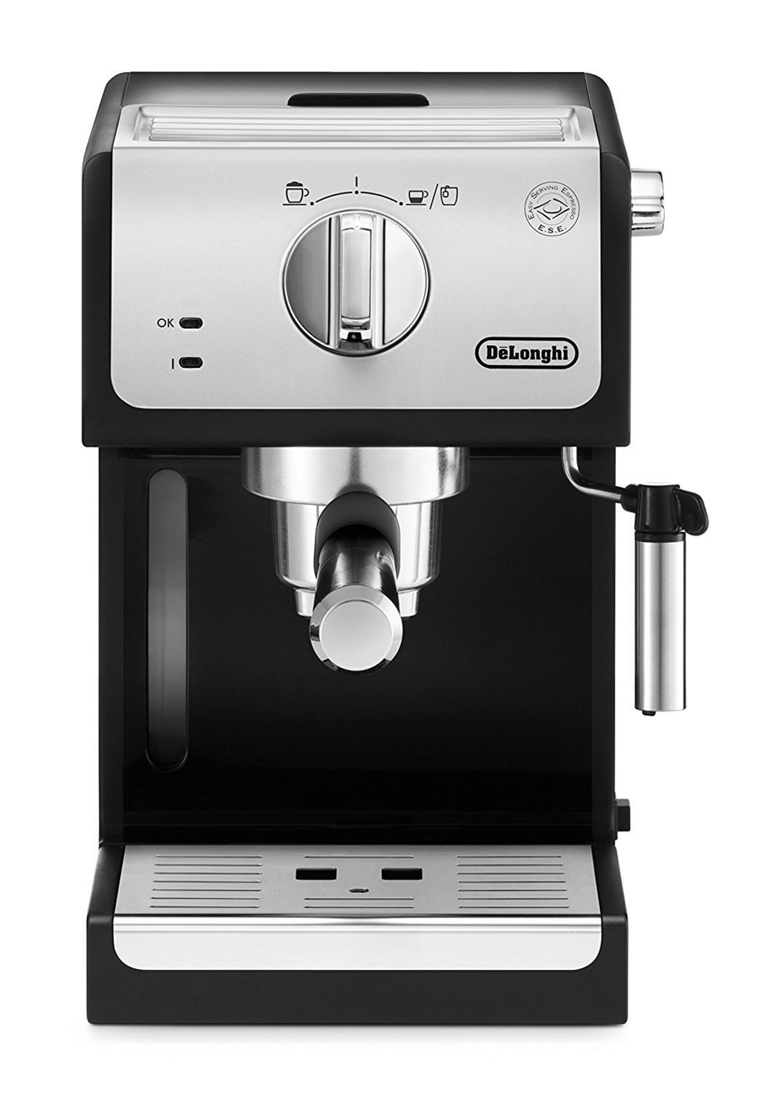 Czarno-srebrny ekspres do kawy De'Longhi z pokrętłem, zbiornikiem na wodę i srebrnym wylotem.