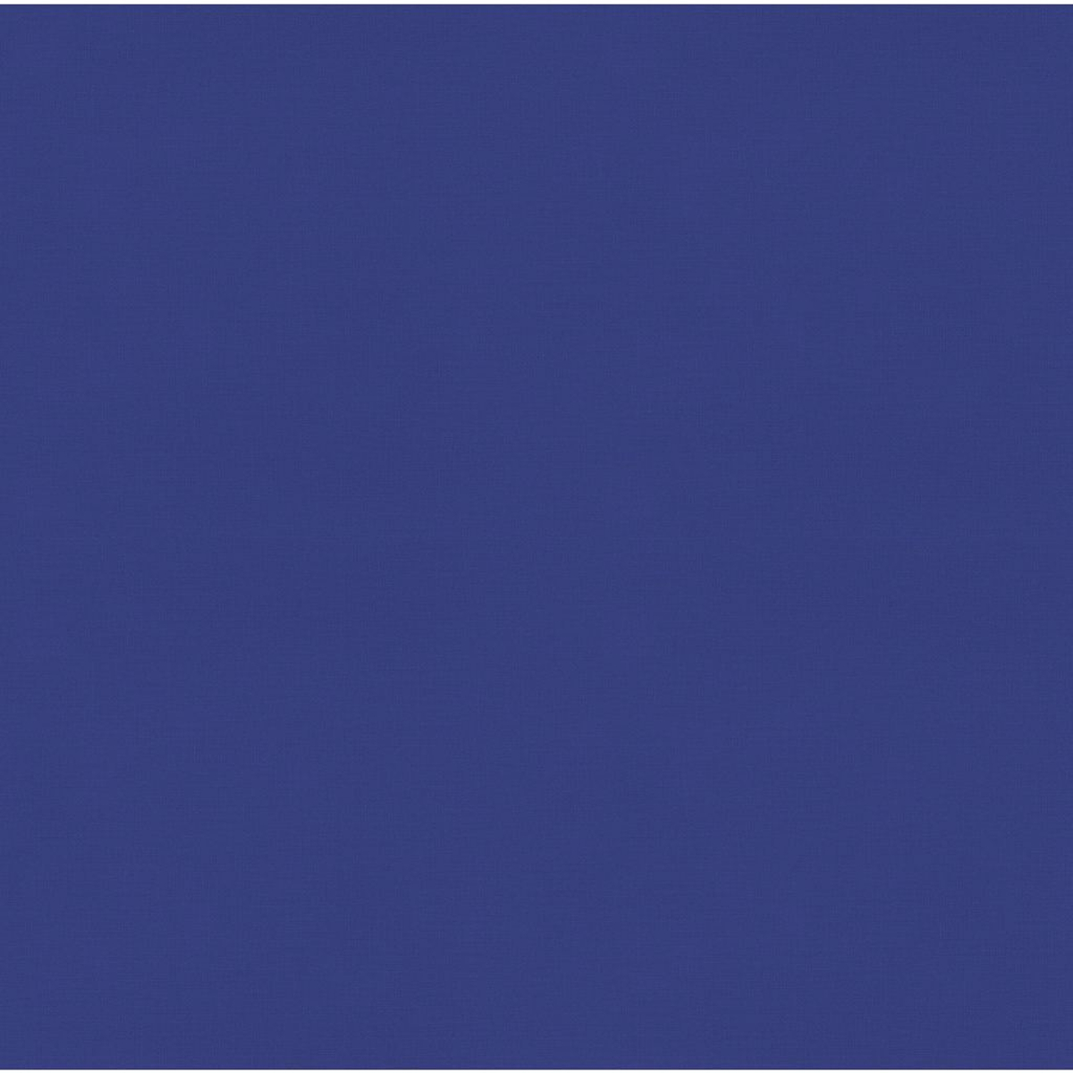 Fondo azul sólido.