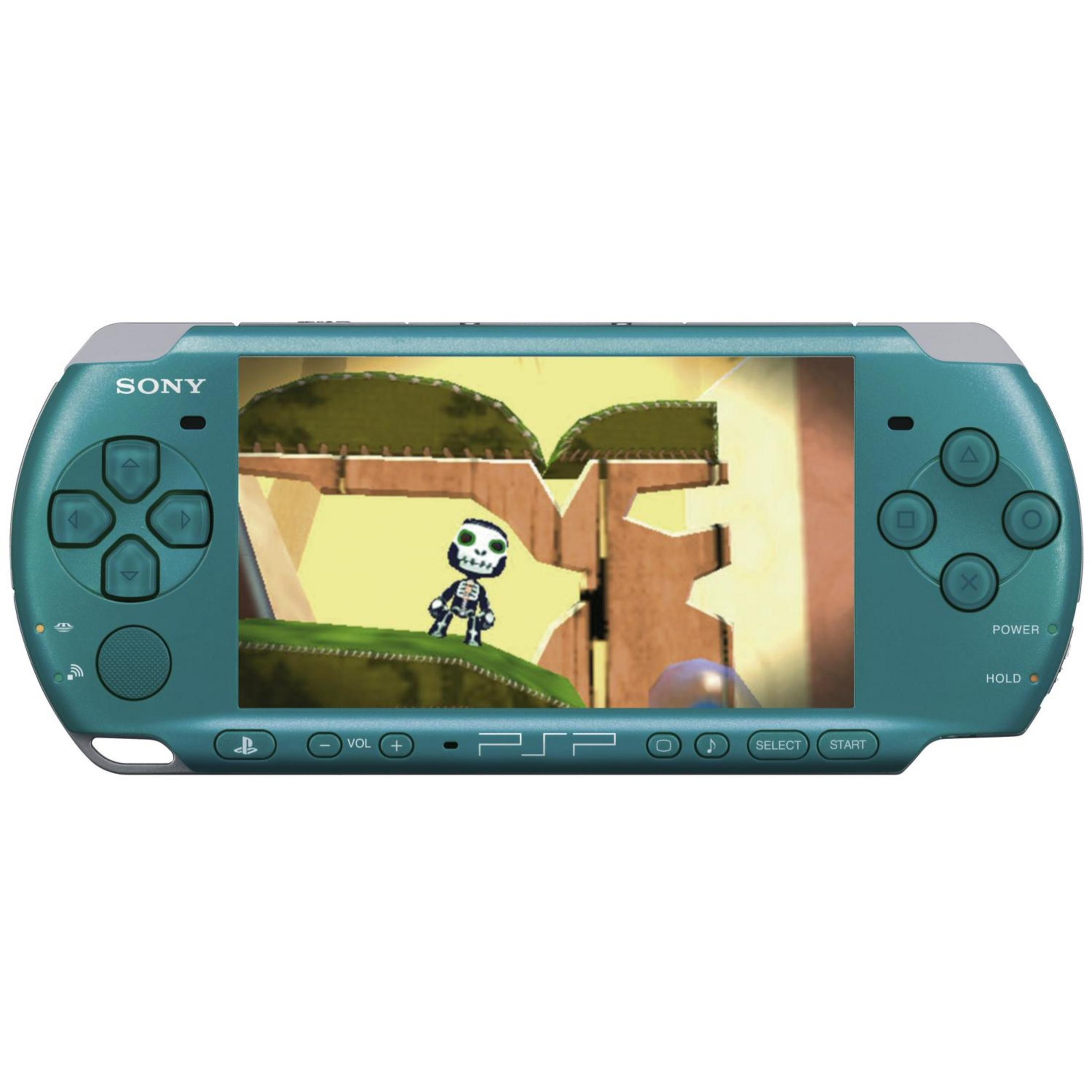 Türkisfarbene PSP-Konsole, die ein Spiel spielt. Weißer Hintergrund.