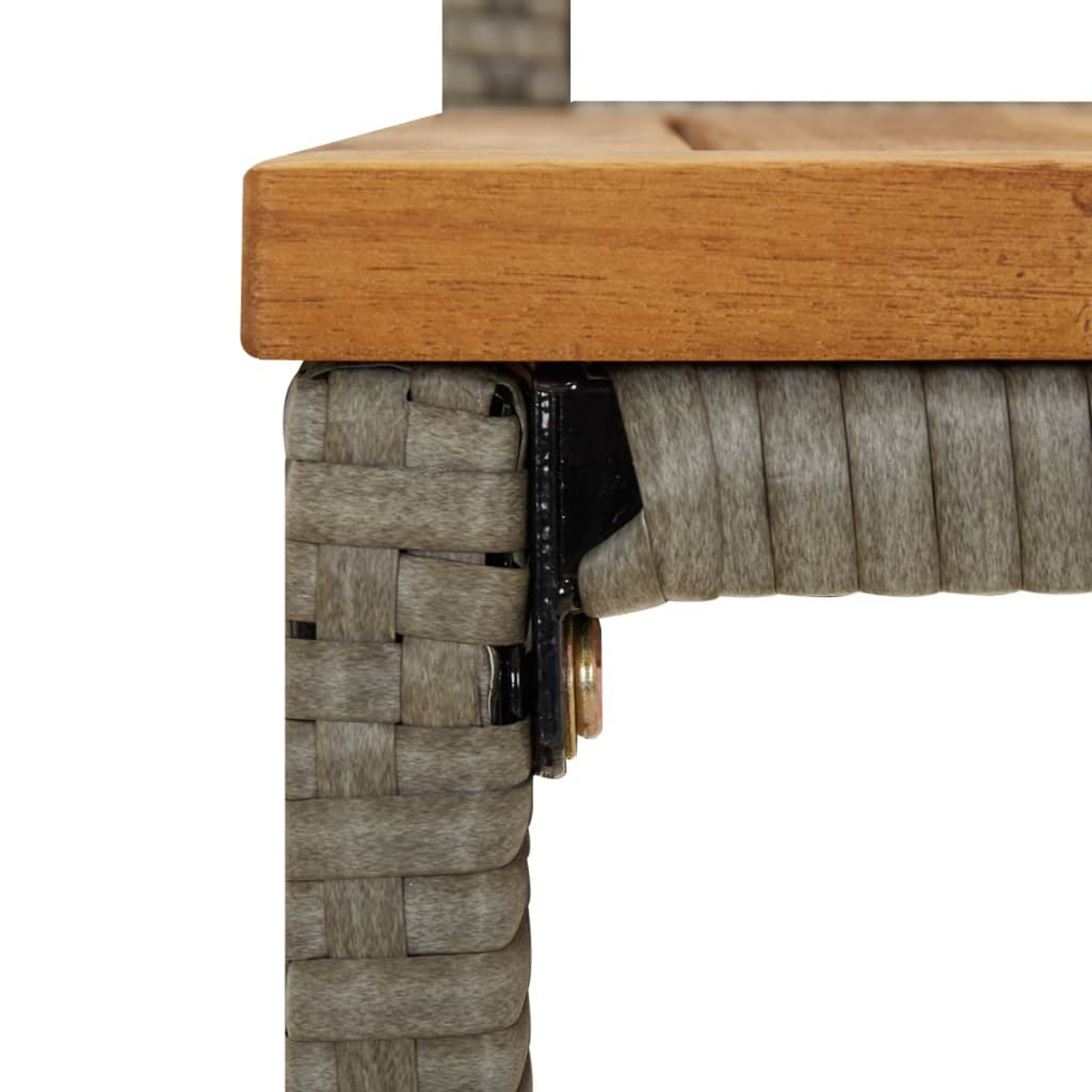Nahaufnahme einer Holzstuhlverbindung. Das Holz ist hellbraun, und es gibt Metallwinkel.