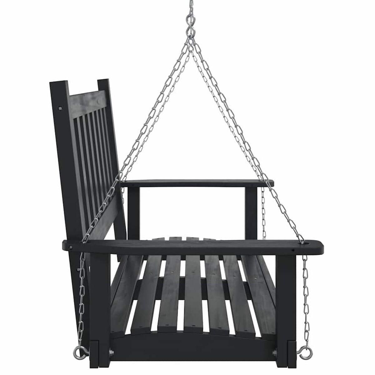 Schwarze Holzschaukel, an Ketten hängend. Der Hintergrund ist weiß.