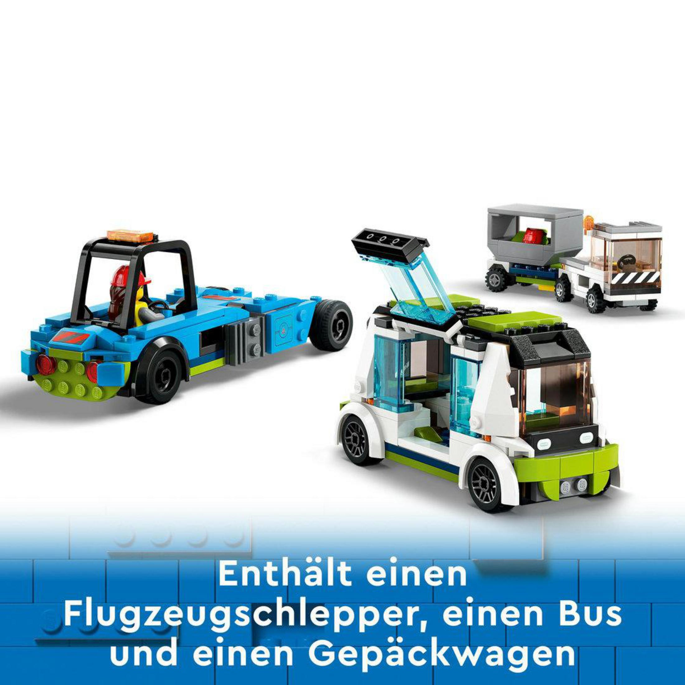 Zestaw LEGO City z pojazdami obsługi lotniskowej: holownikiem, autobusem i wozem bagażowym.