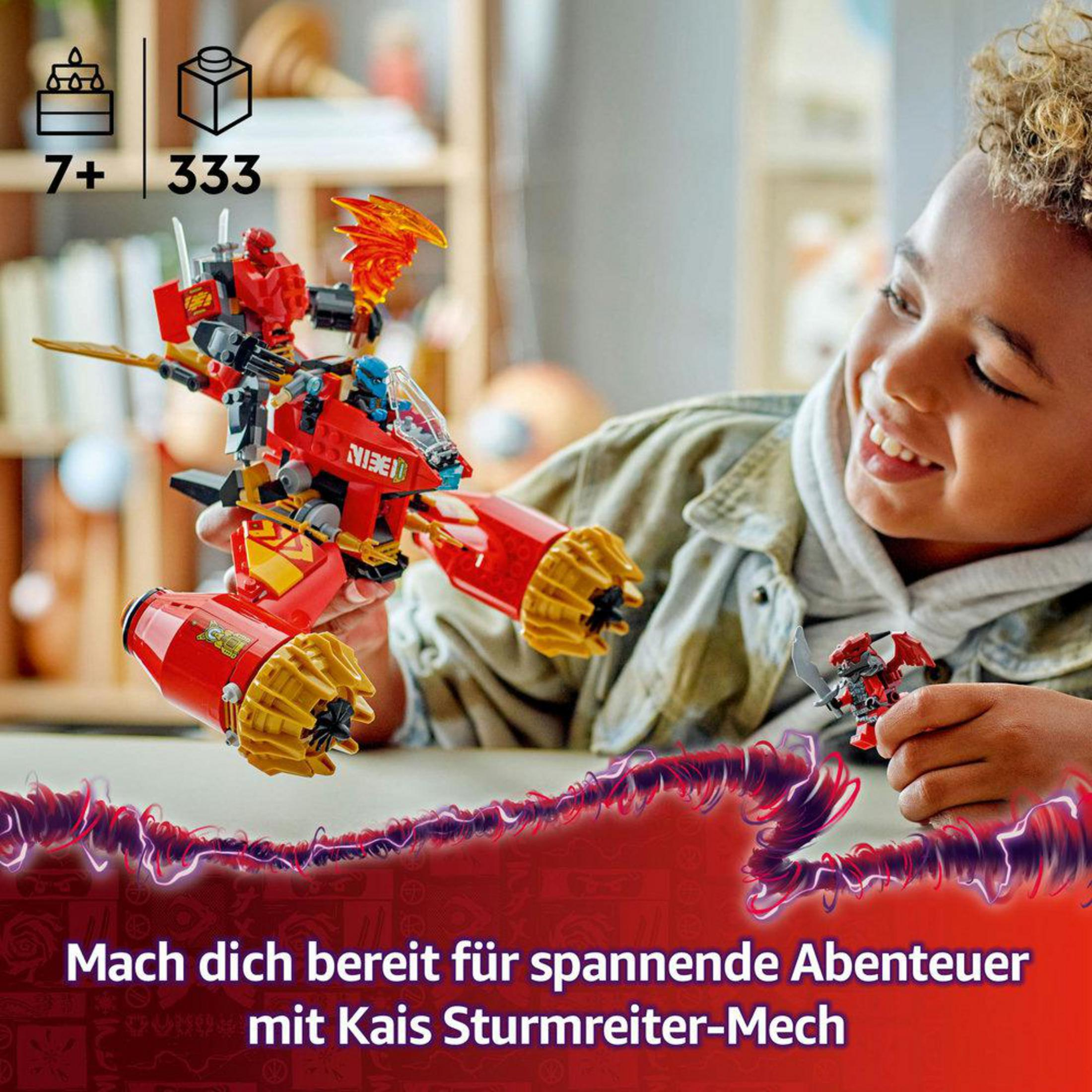Un bambino gioca con un set Lego. Il set è un giocattolo mech rosso e giallo con fuoco e dettagli.