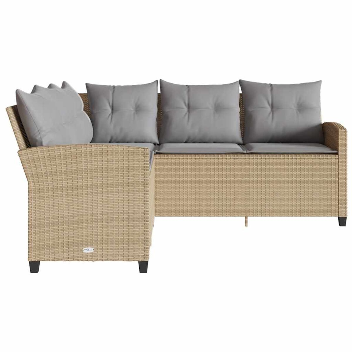 Divano angolare in rattan con cuscini grigi. Colore beige. Piedi neri. Sfondo bianco.