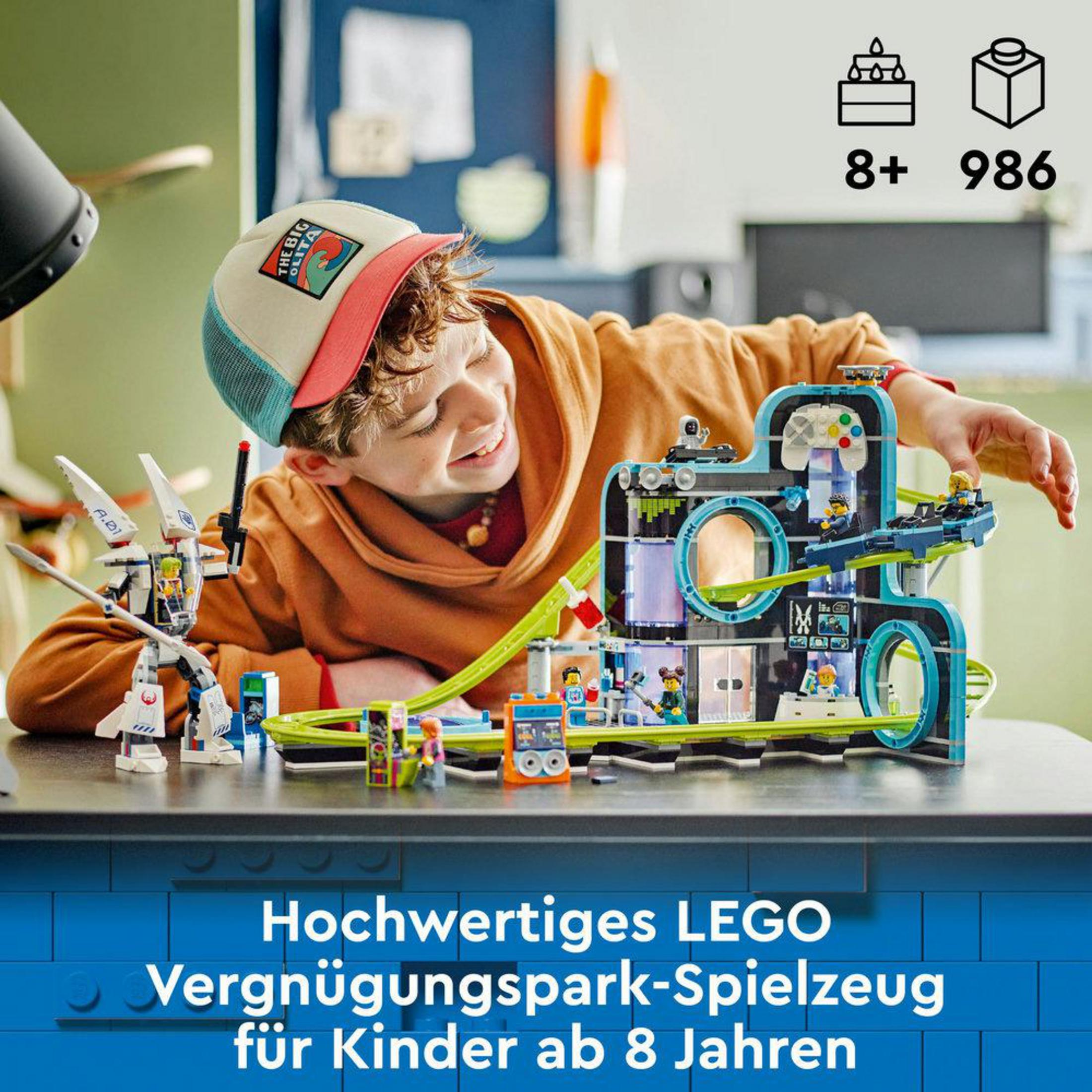 Dziecko bawiące się zestawem Lego City Robot World.