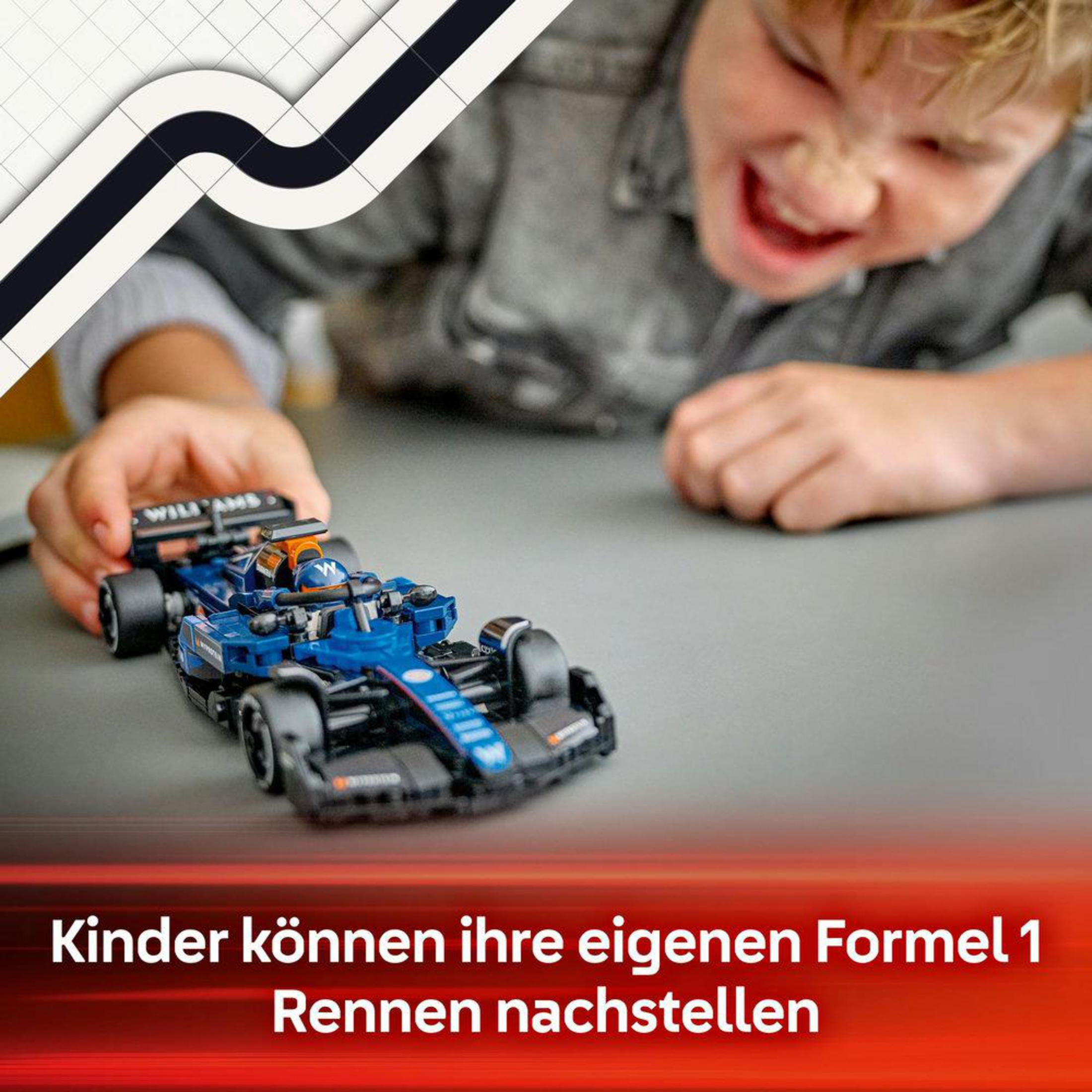 Dłoń dziecka bawiąca się samochodem Lego F1, niebieskim Williams Racing, na szarej powierzchni.