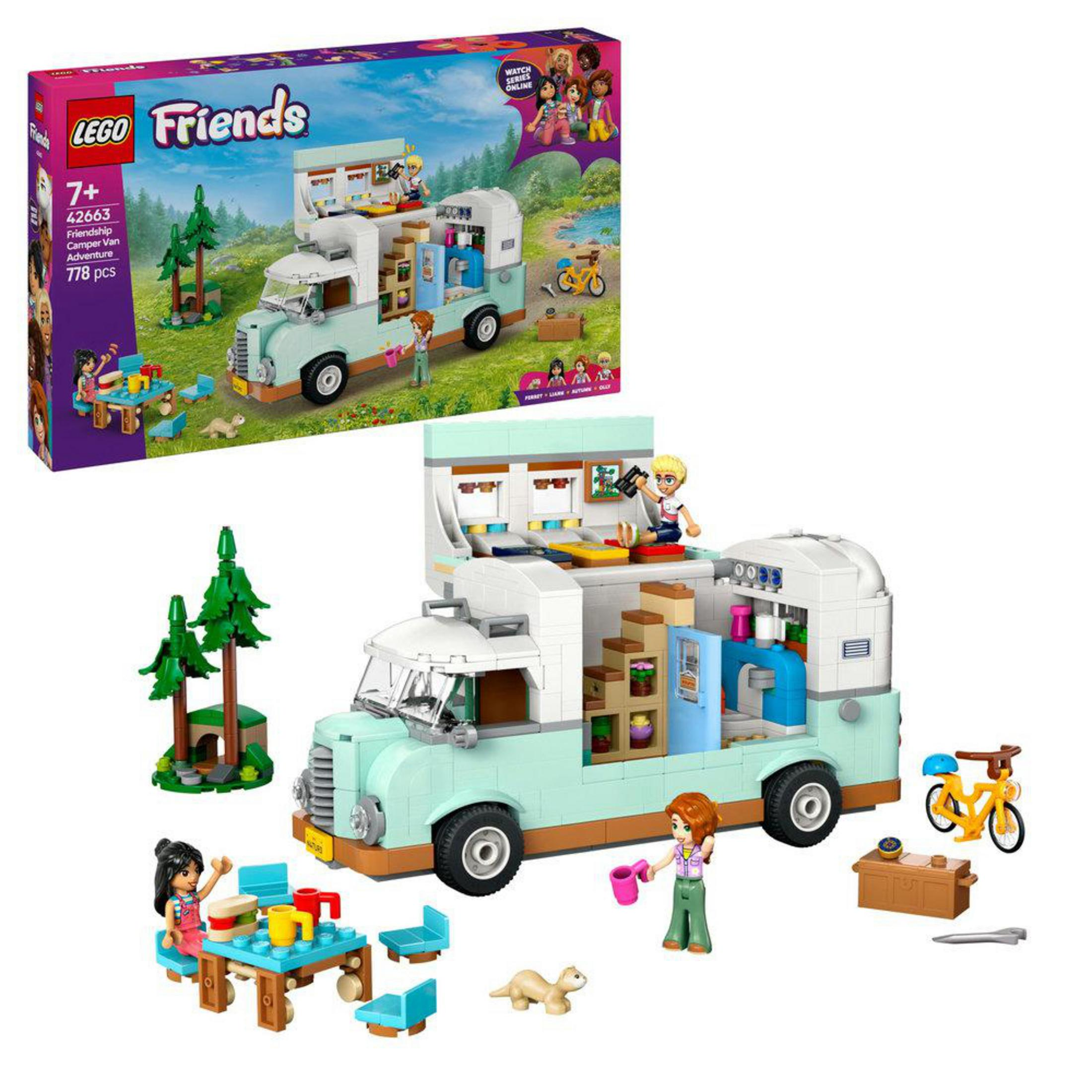 Pudełko zestawu LEGO Friends Camper Van Adventure z kamperem, figurkami i akcesoriami w ekspozycji.