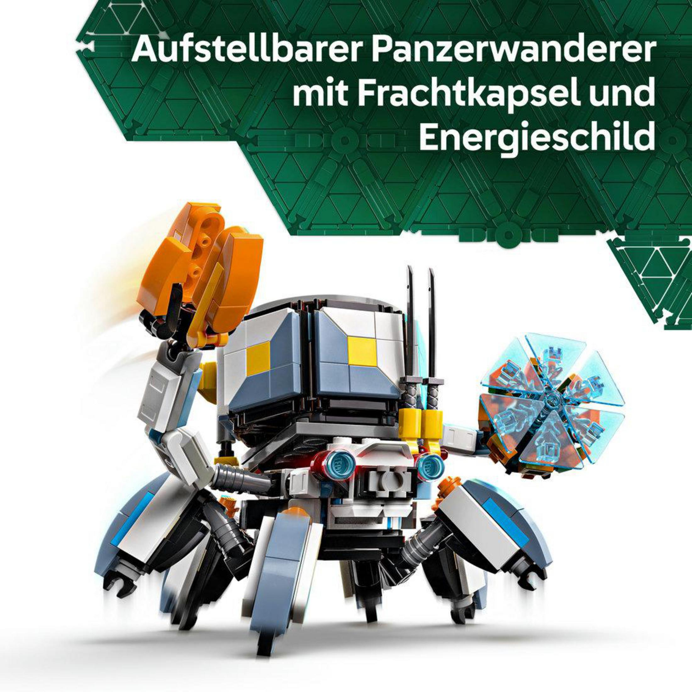 Figura de robot Lego con detalles en naranja y azul, con un fondo verde y blanco.