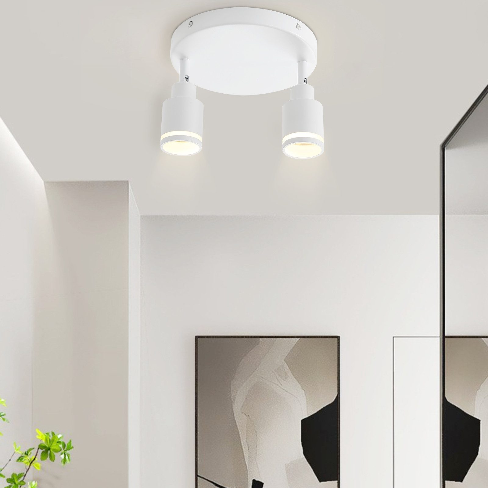 Techo blanco con dos focos que emiten luz. El fondo presenta un pasillo minimalista.