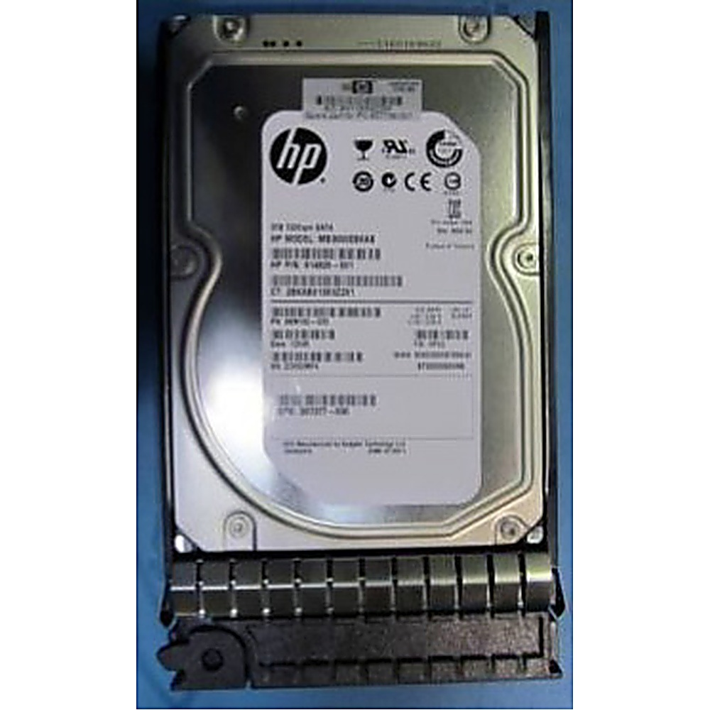 Un disco rigido con etichette e testo, incluso il logo HP e varie specifiche.