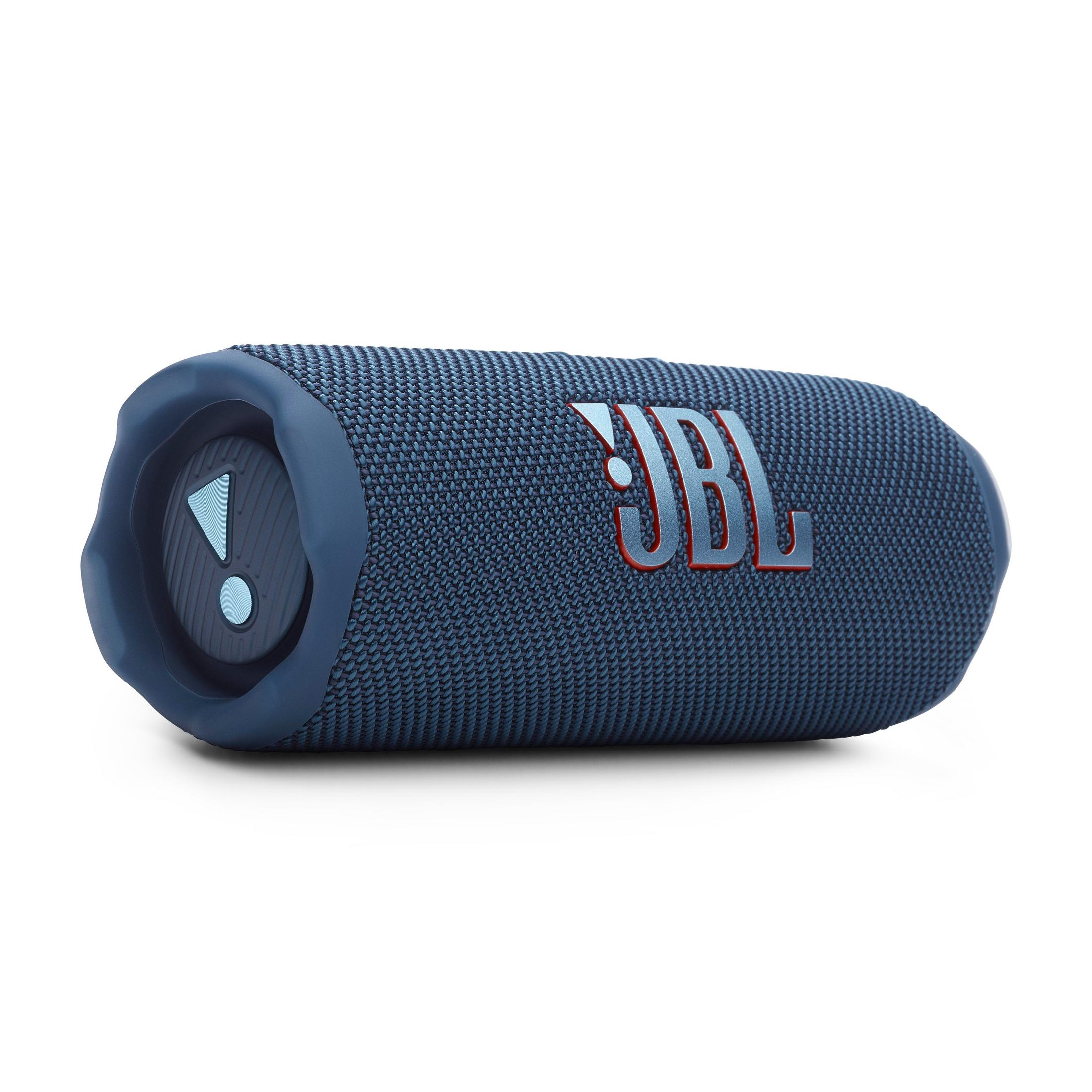 Blauer JBL-Lautsprecher. JBL-Logo. Bedienelemente. Weißer Hintergrund.