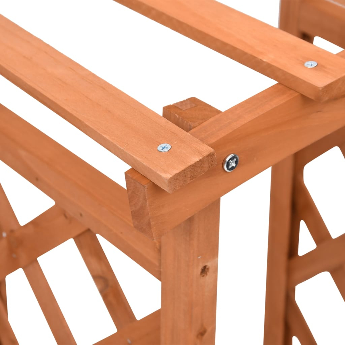 Holzgitterdetail, braune Farbe, mit sich kreuzenden Holzstücken.