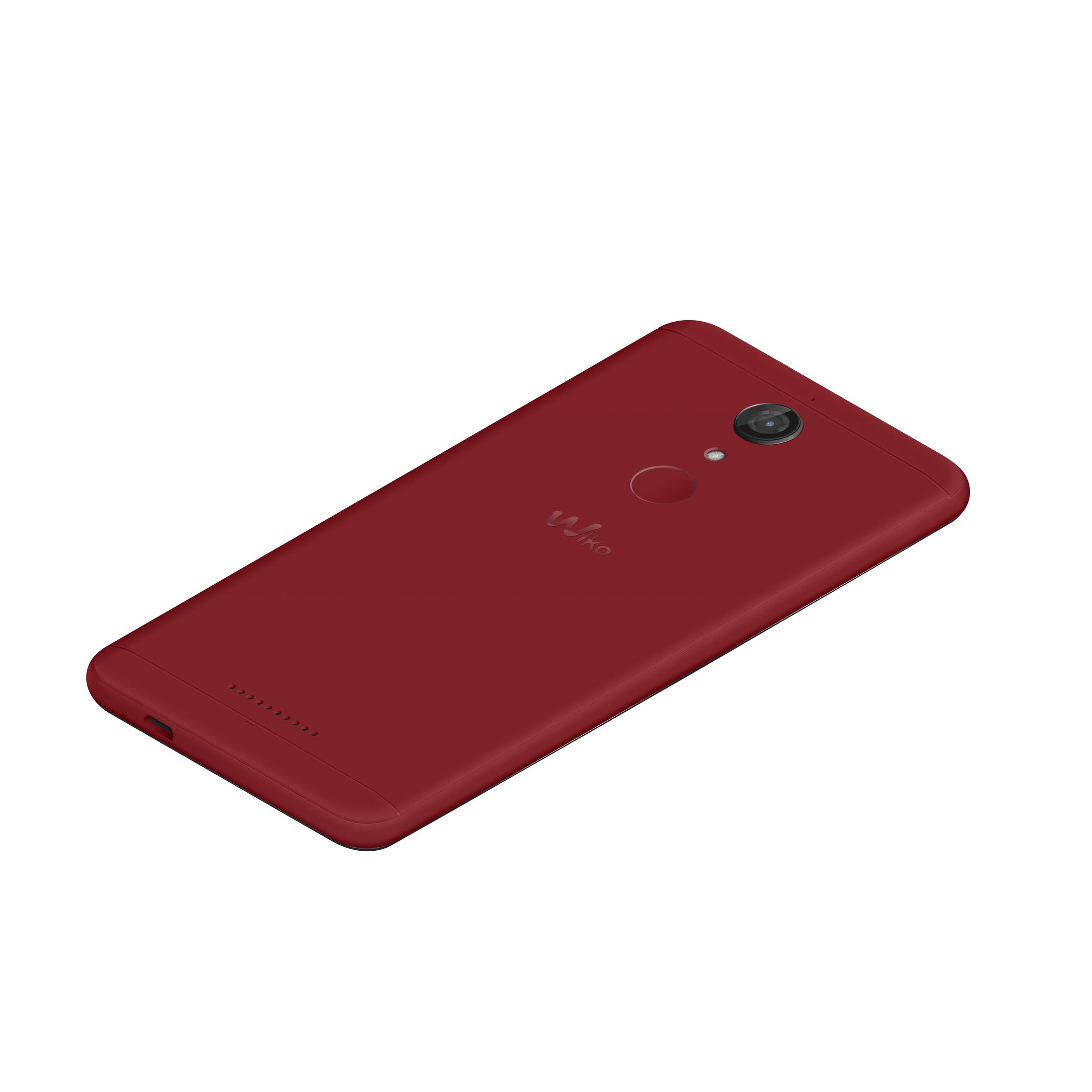 Retro di smartphone rosso, con fotocamera e logo Wiko. Sfondo bianco.